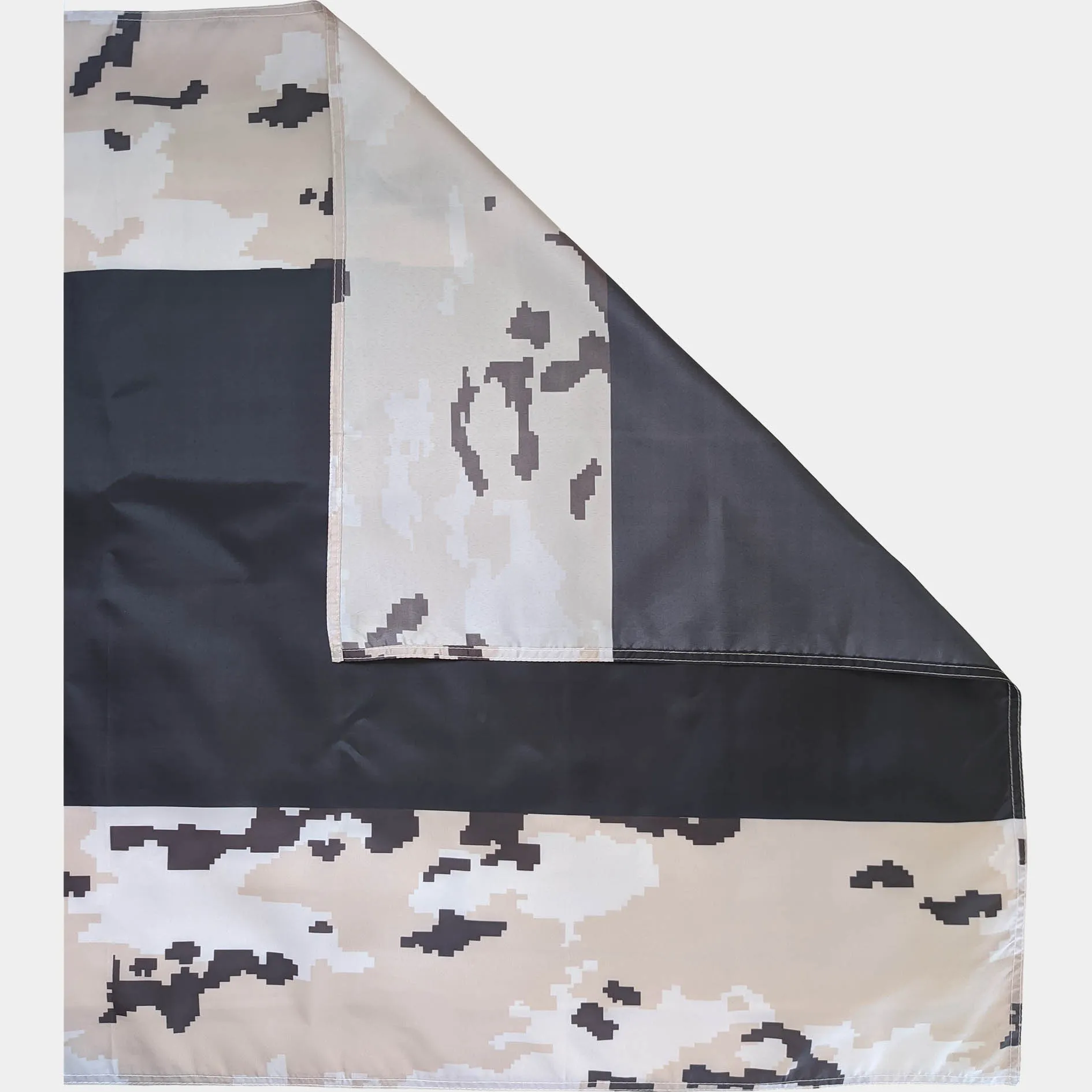 Bandera de Espaa en camuflaje árido pixelado
