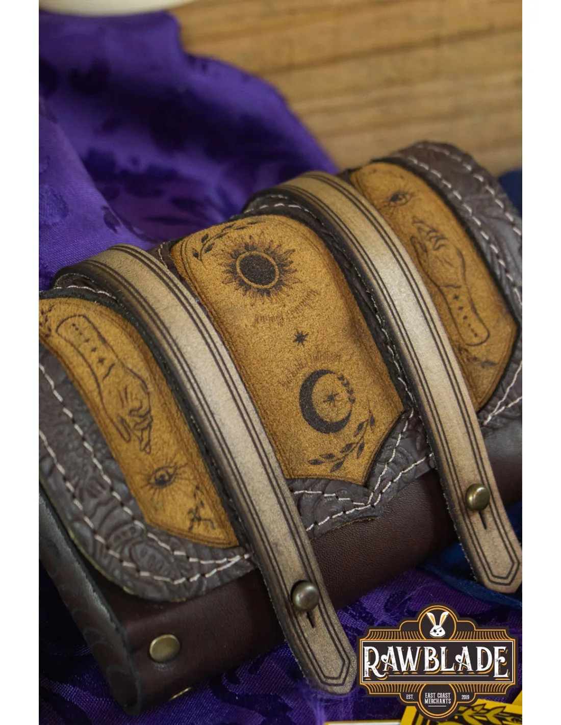BOLSA Y BARAJA DEL TAROT DEL ENCANTAMIENTO  MARRóN