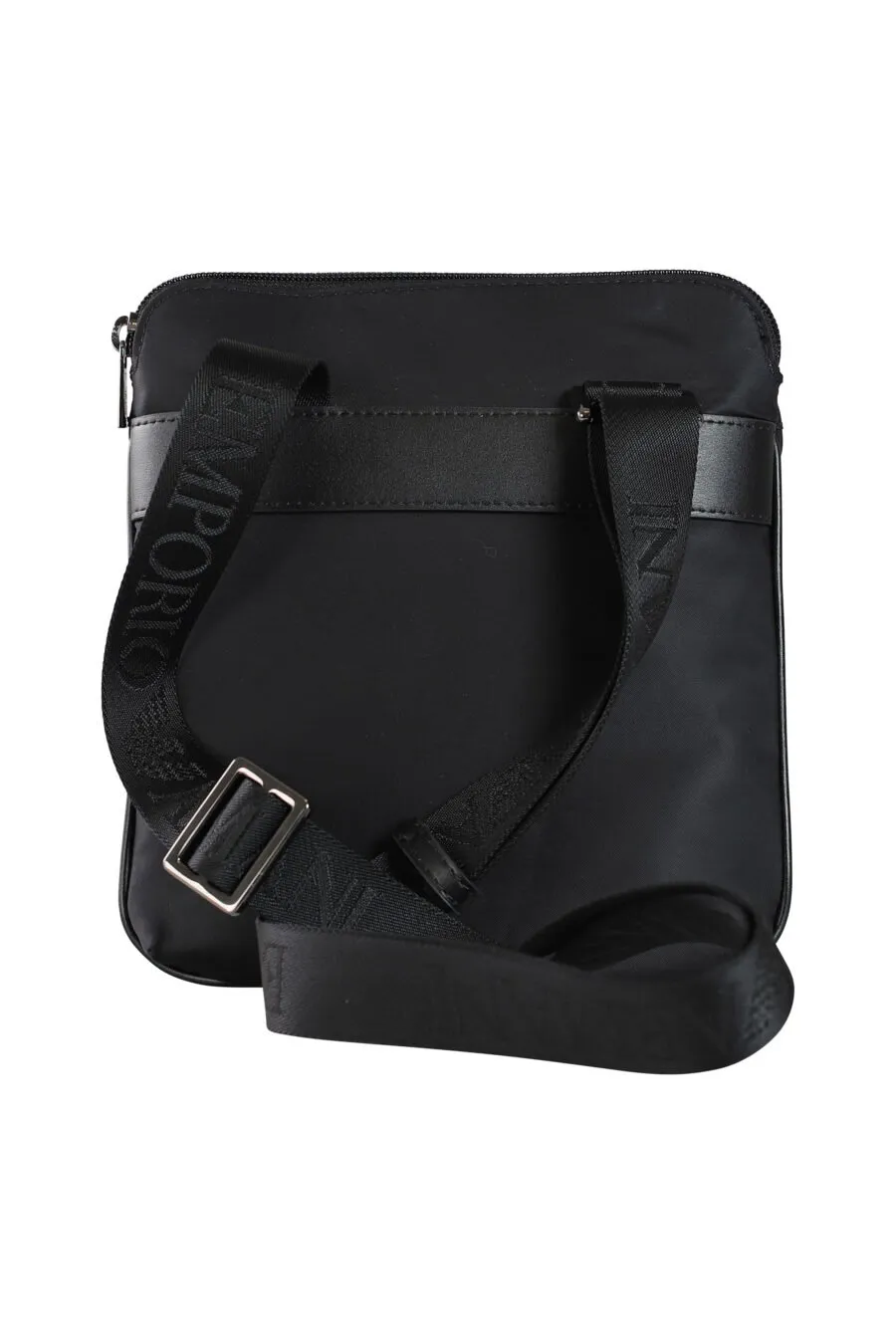 Bolso bandolero negro con minilogo de metal