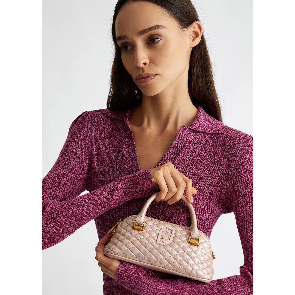 Bolso de mano brillante guateado