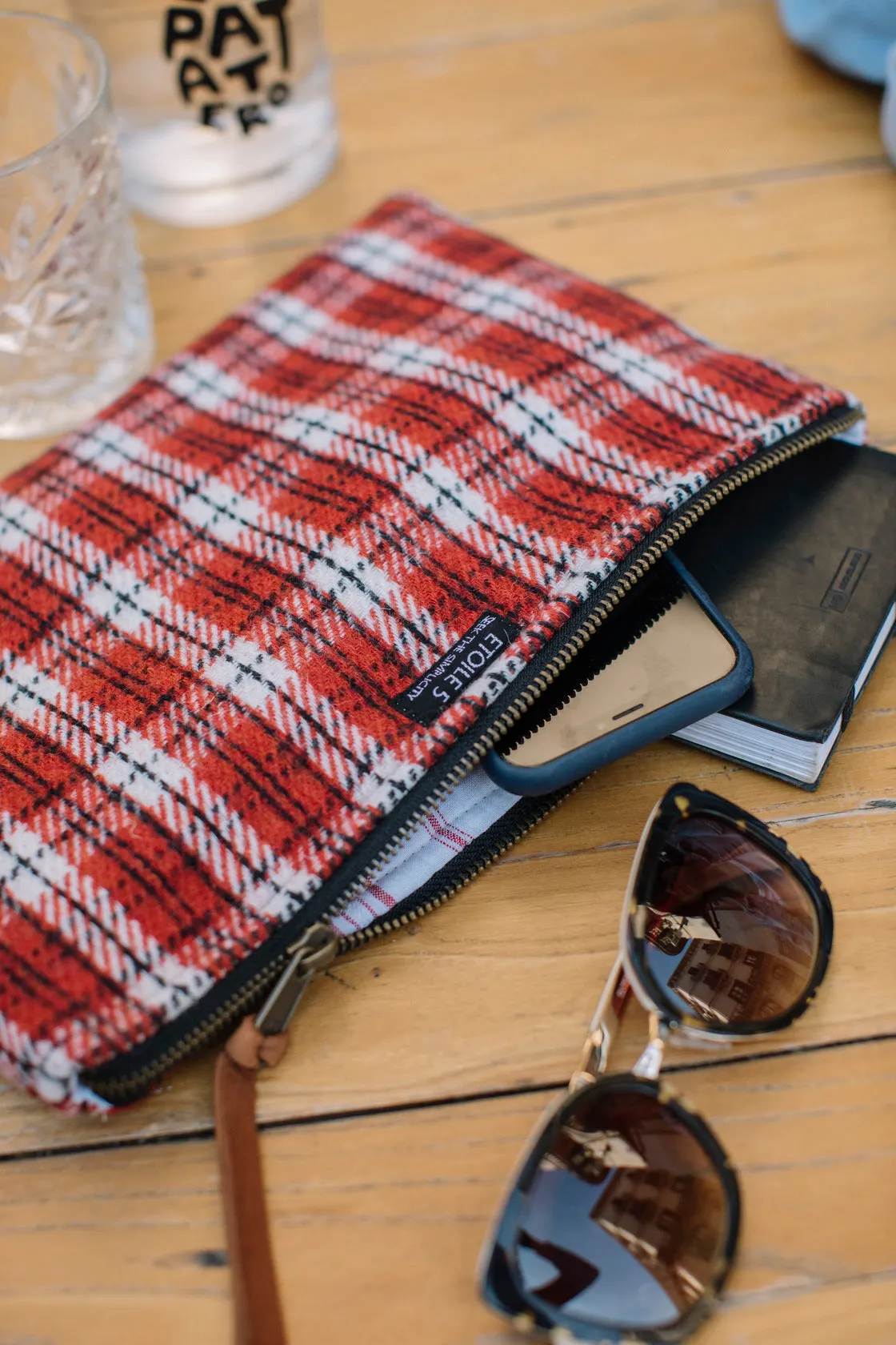 BOLSO DE MANO DE LANA  ROJO