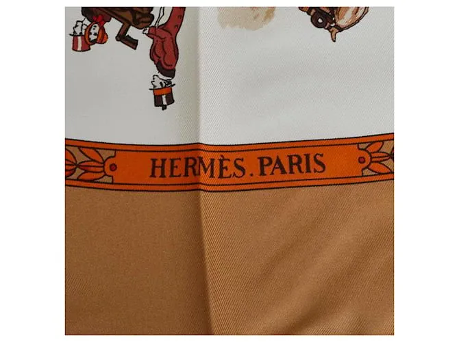 Bufanda de seda Hermès 88,5 cm x 88,5 cm LA PROMENADE DE LONGCHAMPS en muy buen estado Castaño 