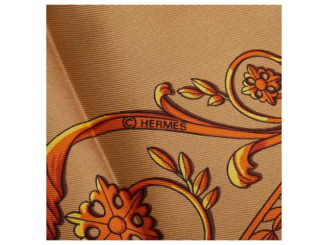 Bufanda de seda Hermès 88,5 cm x 88,5 cm LA PROMENADE DE LONGCHAMPS en muy buen estado Castaño 