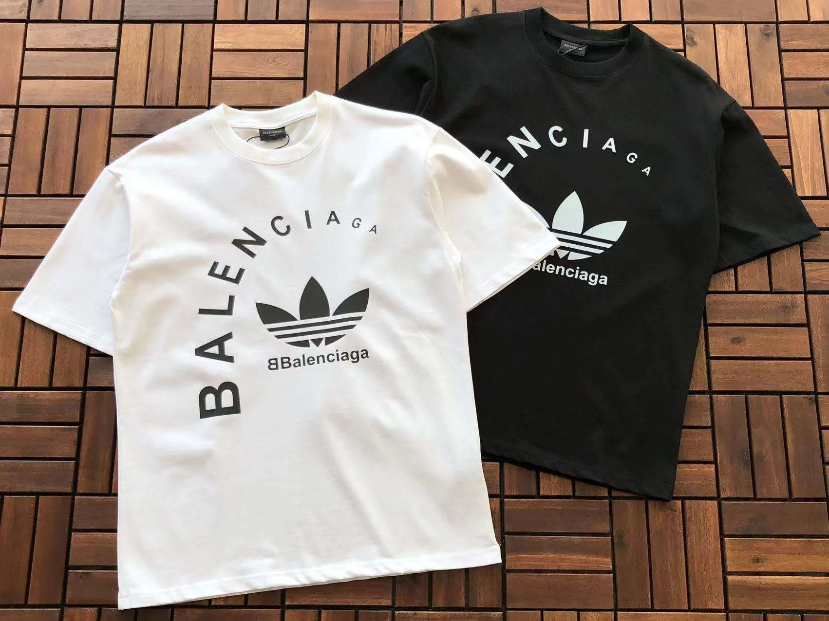 Camiseta Adidas x Balenciaga