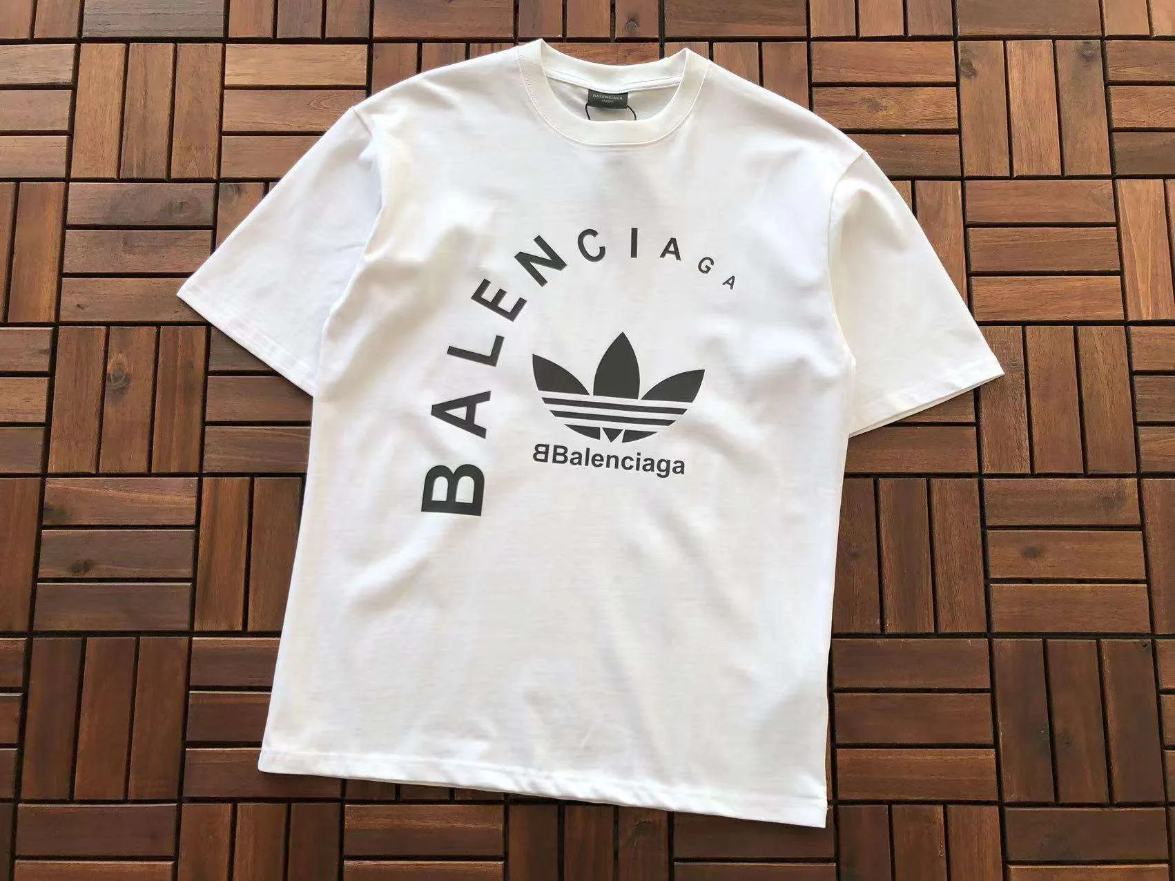 Camiseta Adidas x Balenciaga