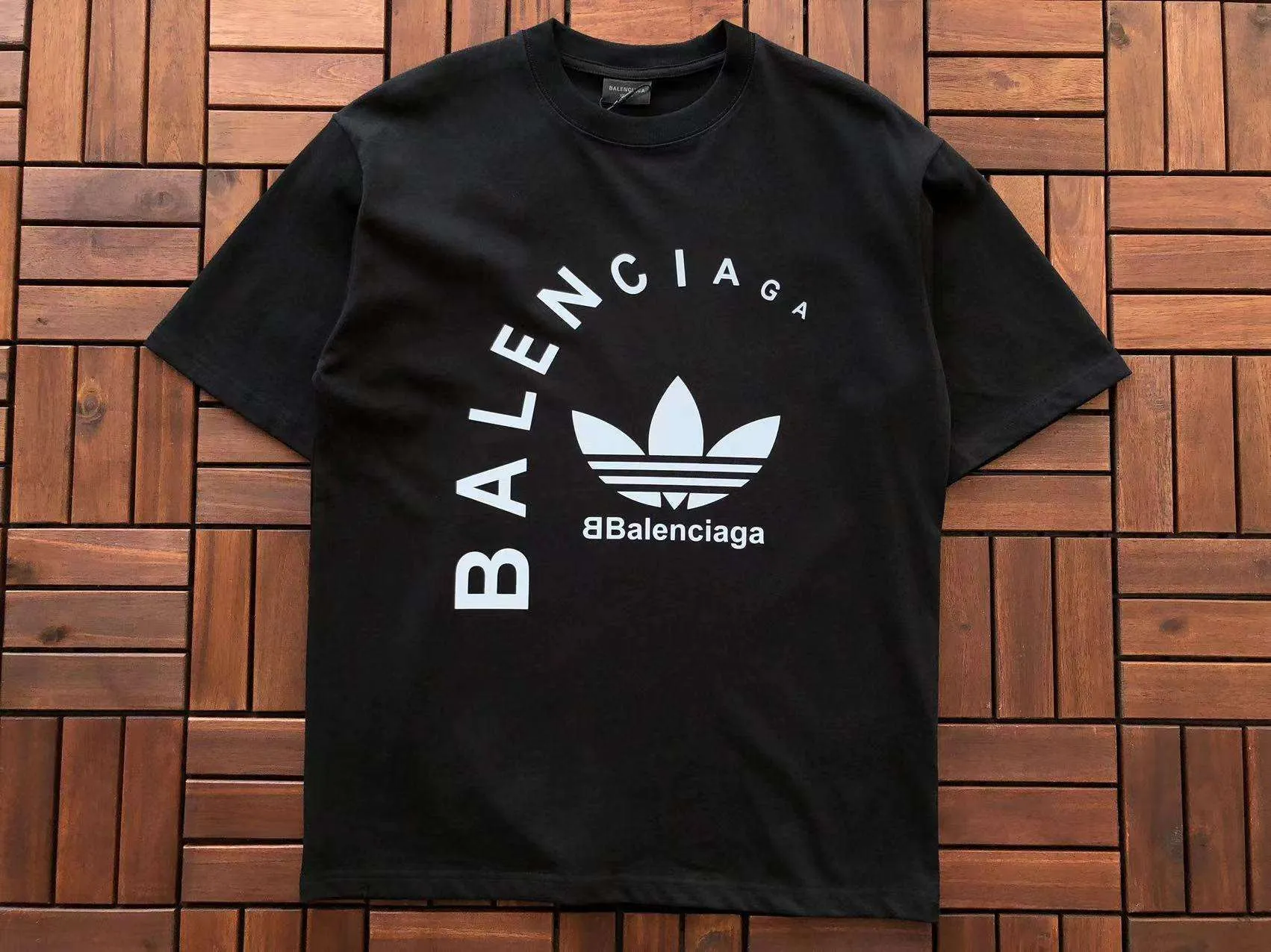 Camiseta Adidas x Balenciaga