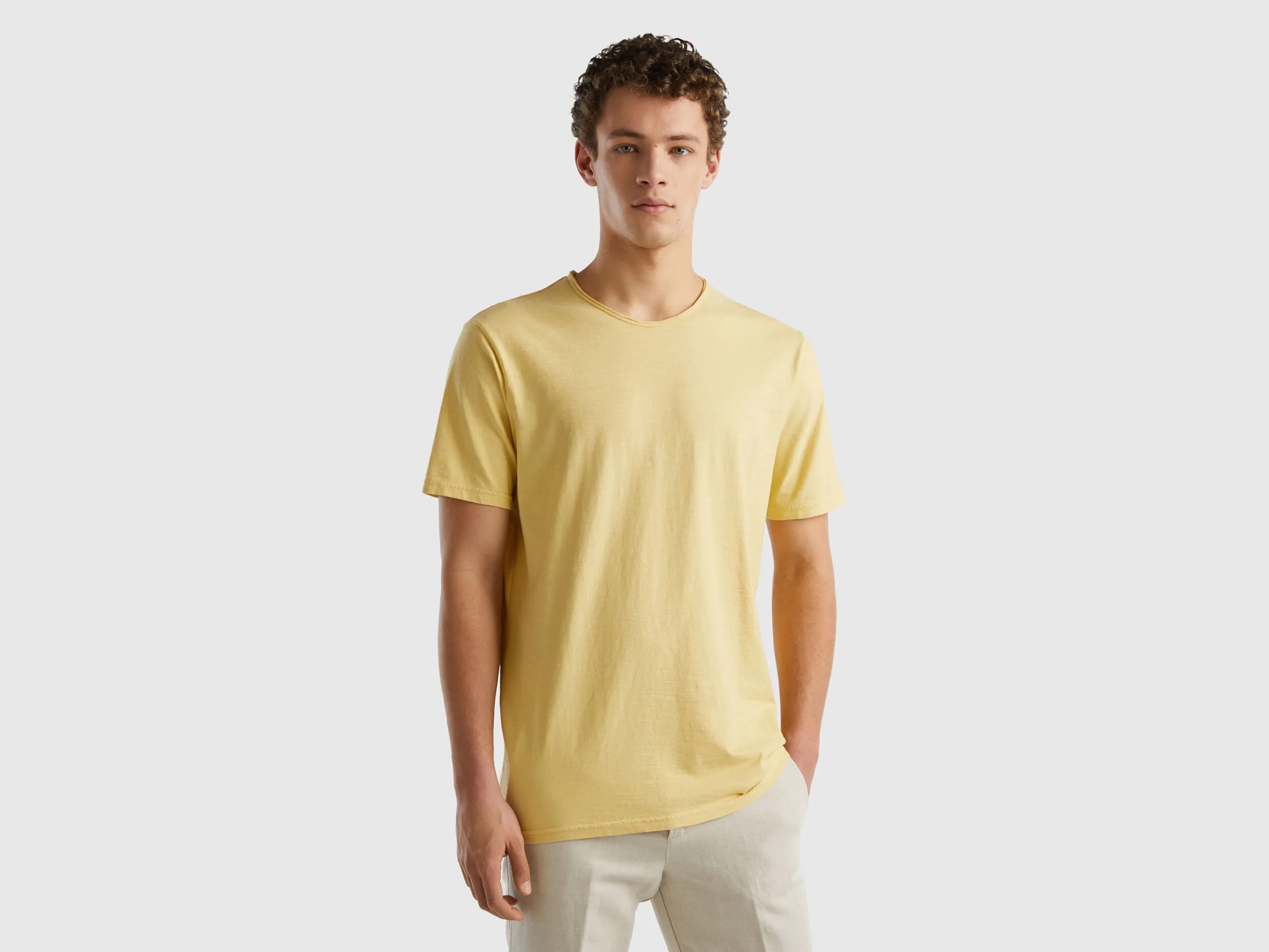 Camiseta amarillo pastel de algodón flameado