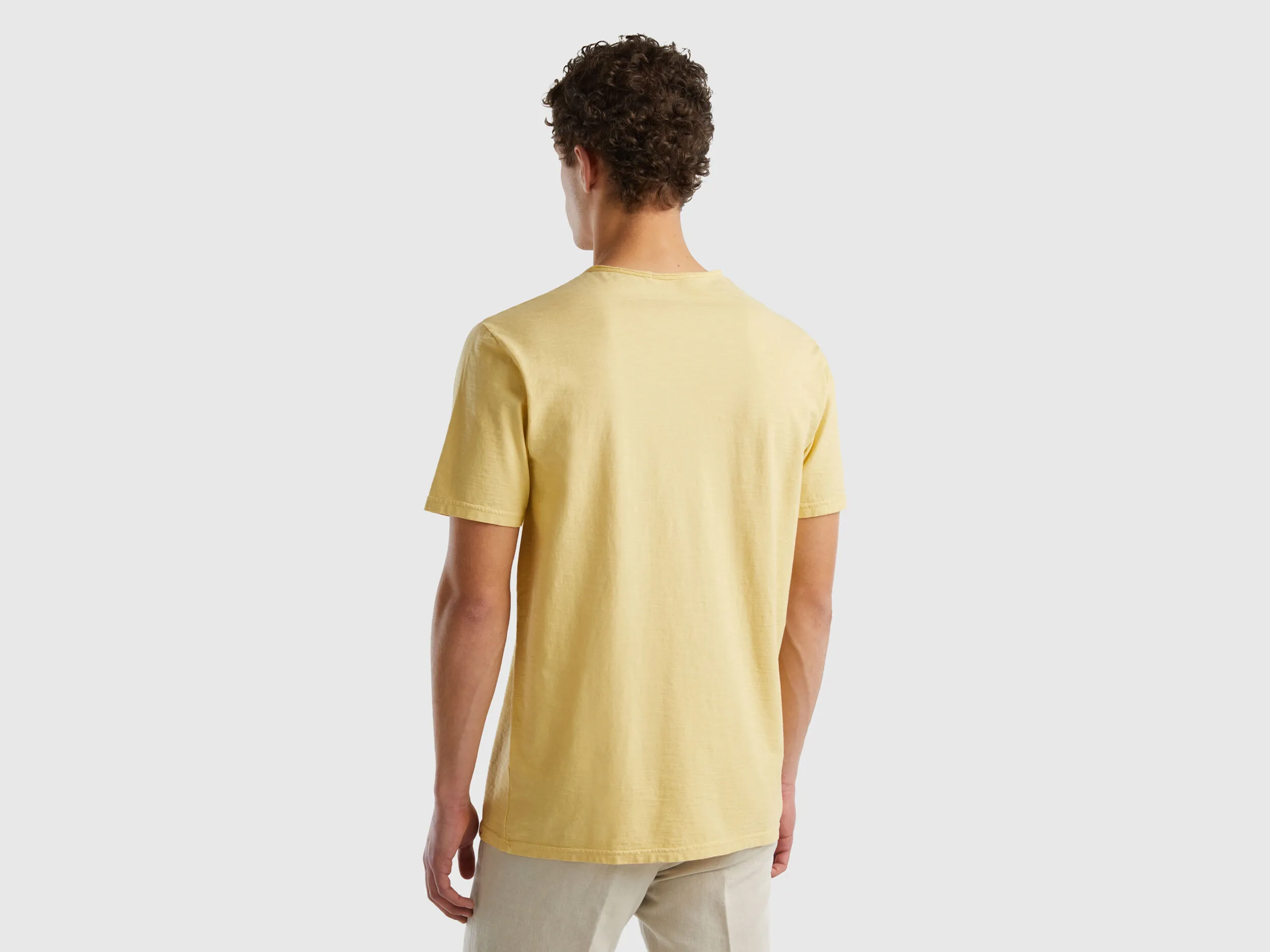 Camiseta amarillo pastel de algodón flameado