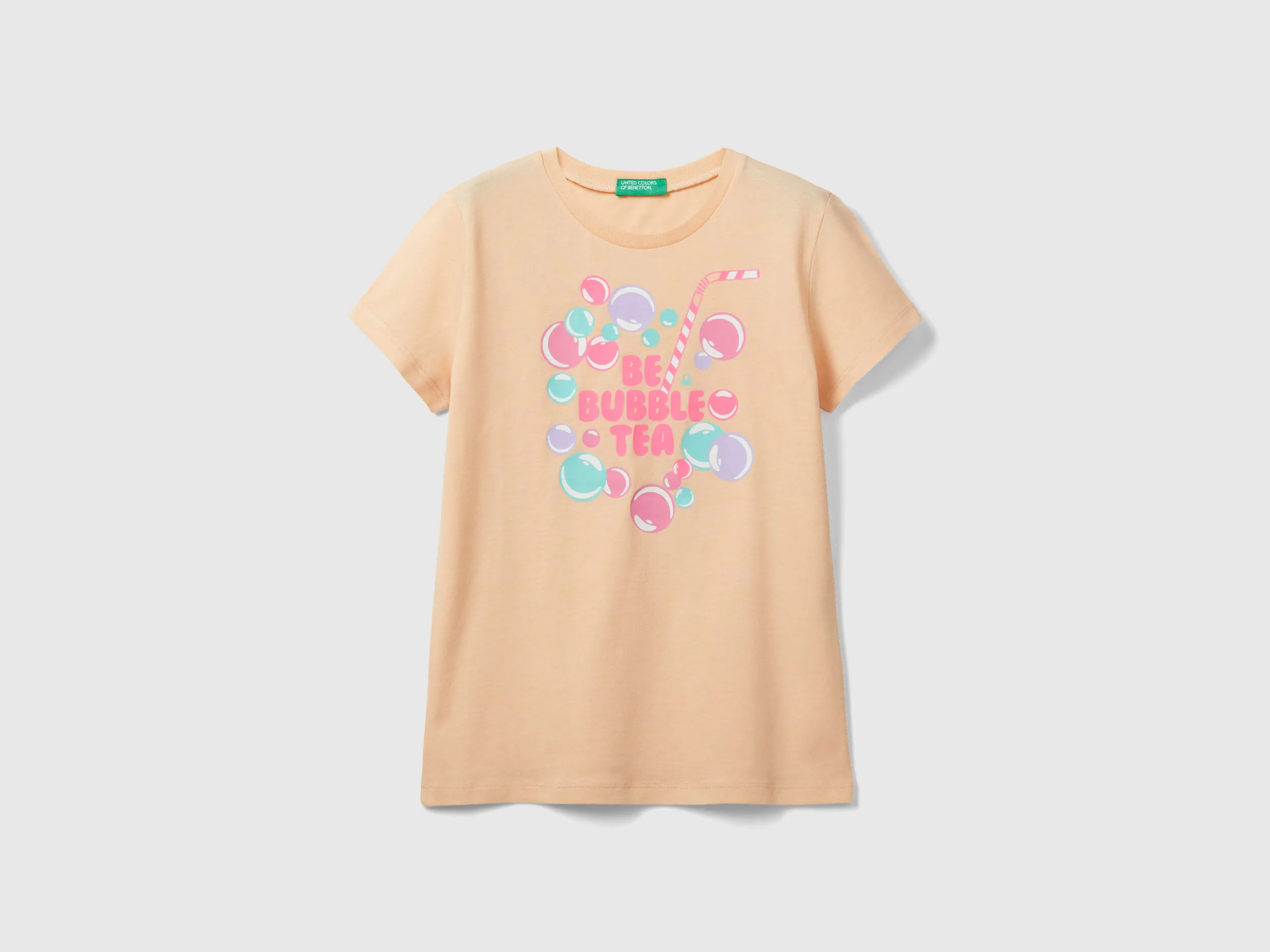 Camiseta con detalles flúor