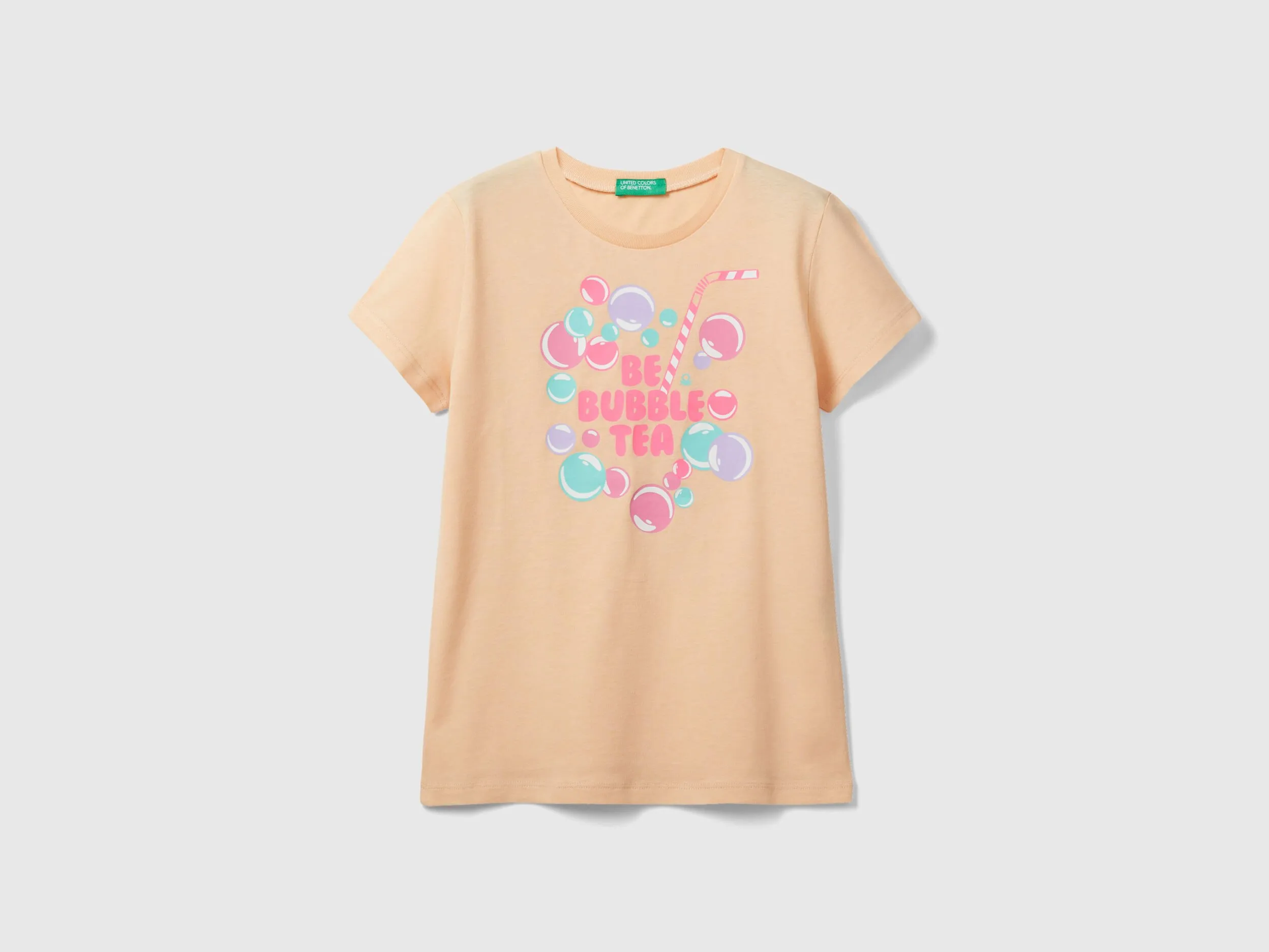 Camiseta con detalles flúor