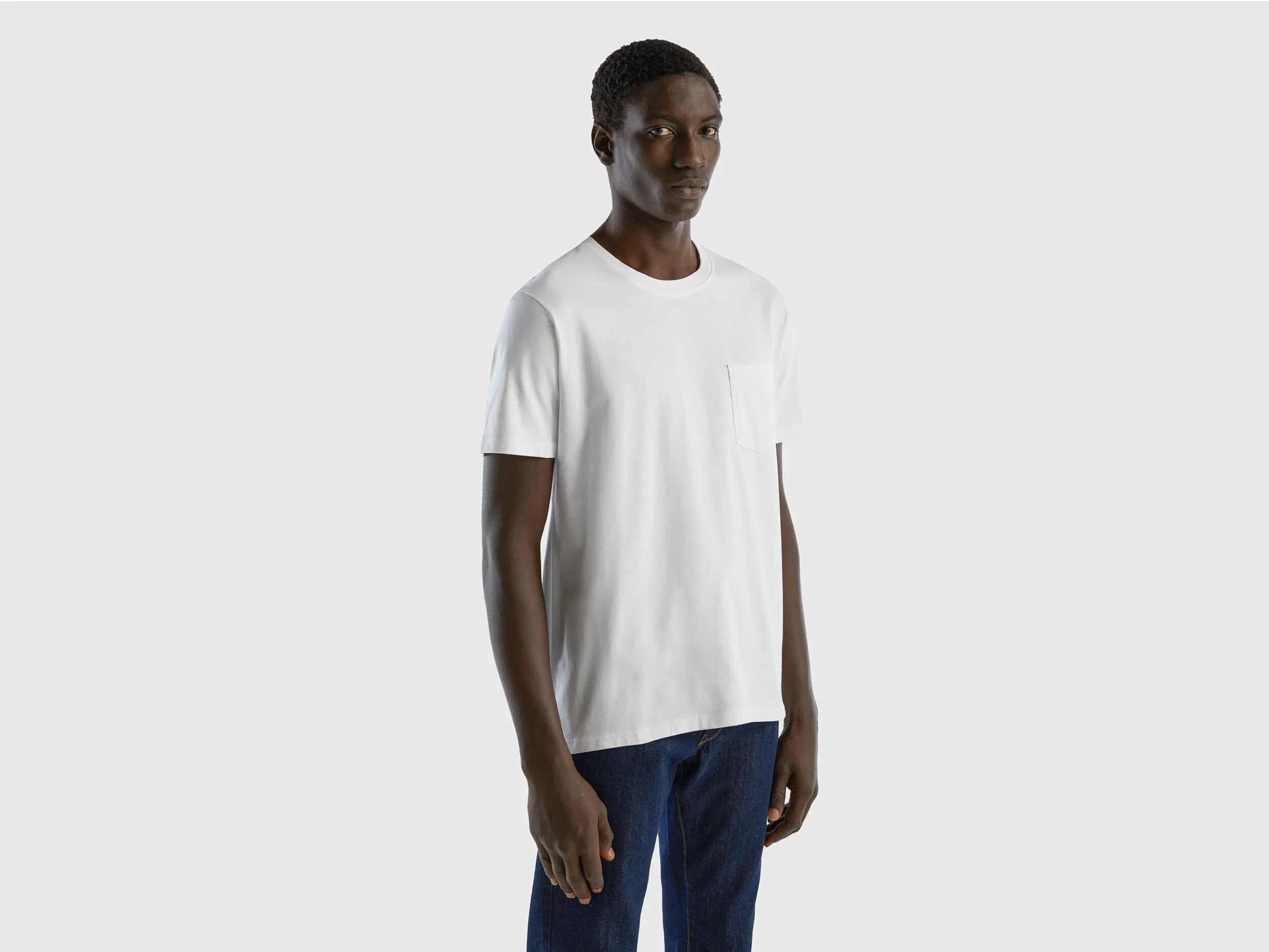 Camiseta de 100 % algodón con bolsillo