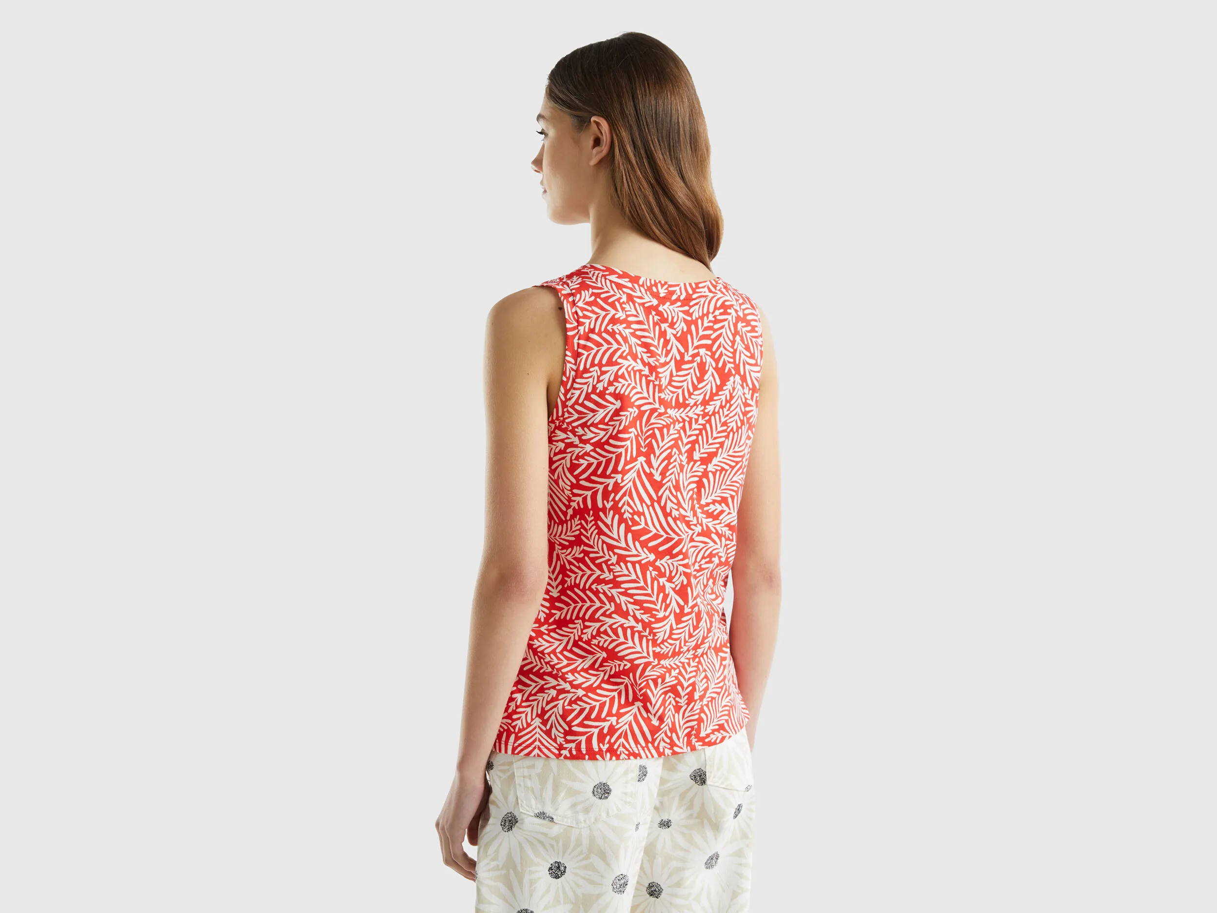 Camiseta de tirantes con estampado tropical