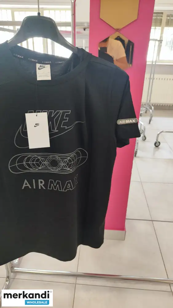 CAMISETA NIKE AIR MAX SOLO NEGRA