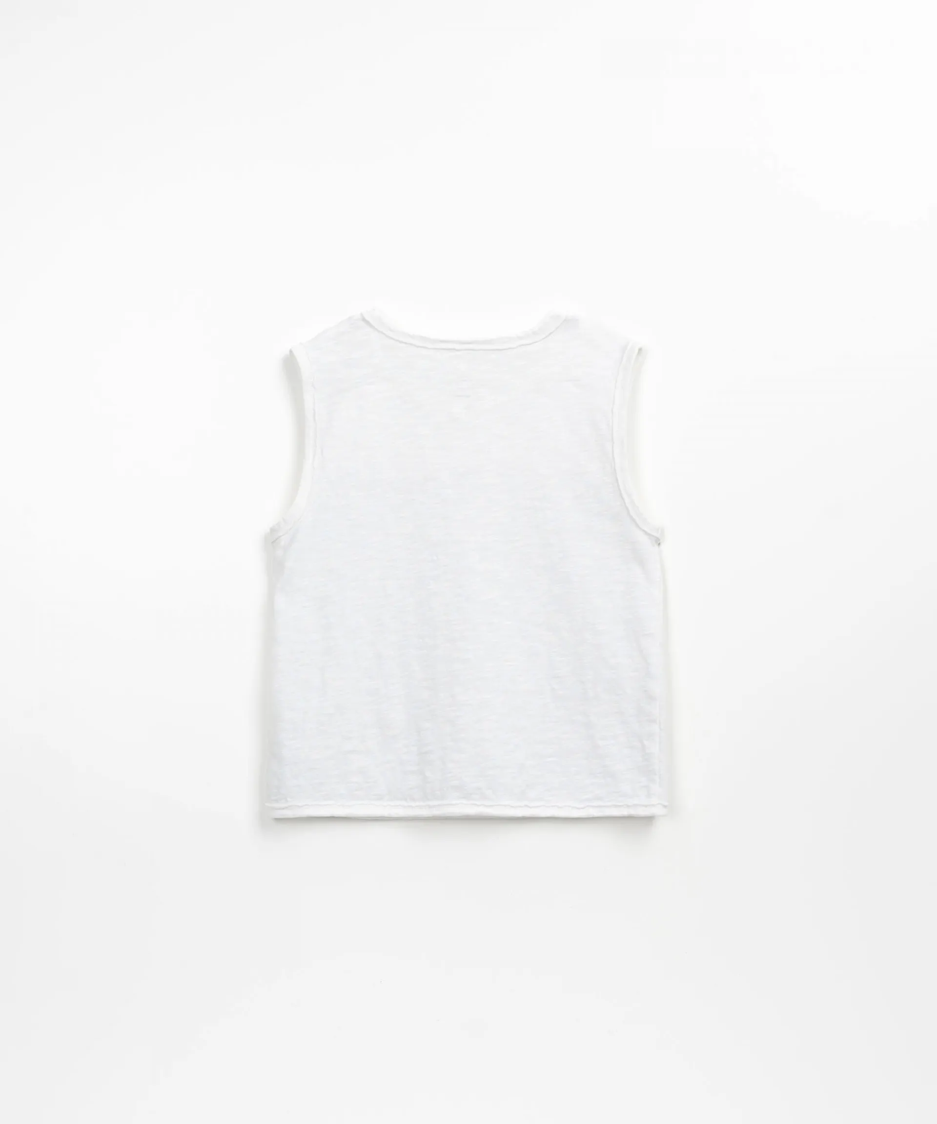 Camiseta sin magas con frase en el pecho | Textile Art