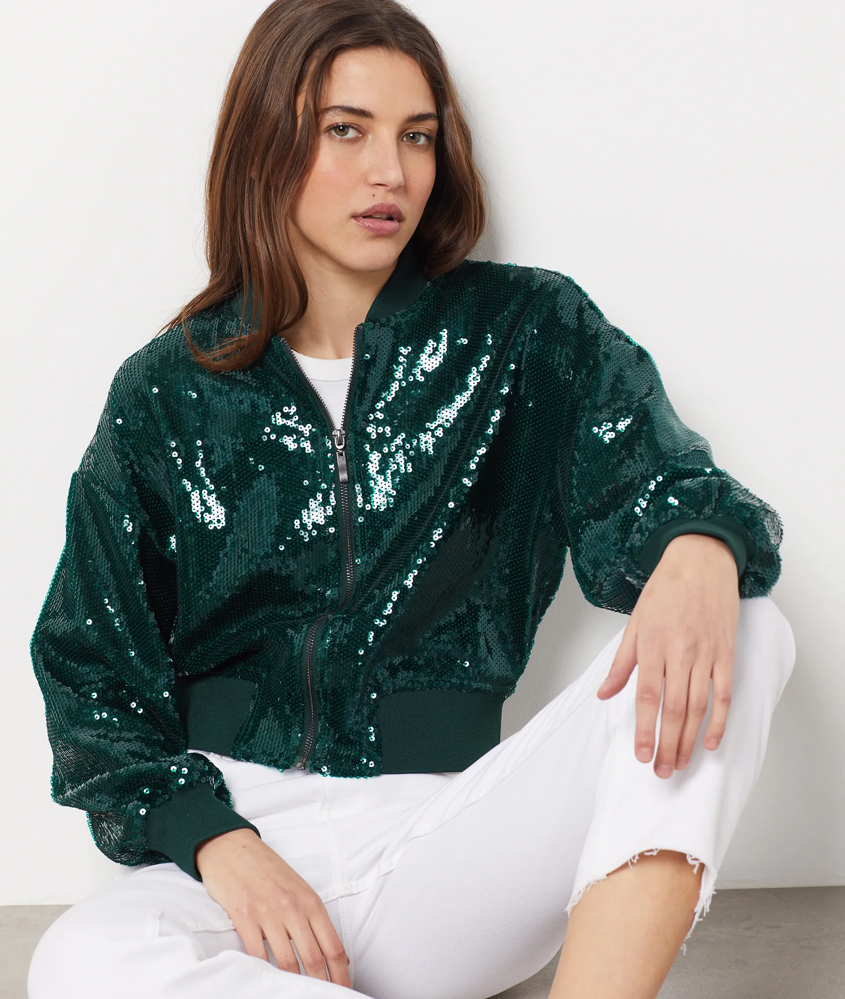 CHAQUETA TIPO BOMBER CON LENTEJUELAS VESTY VERT SAPIN  ETAM