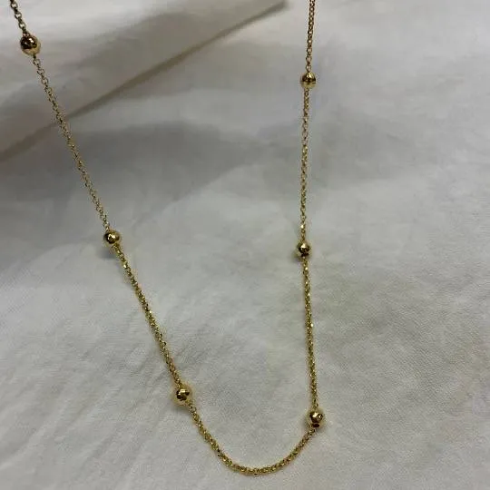 Collar de cadena con bolitas oro