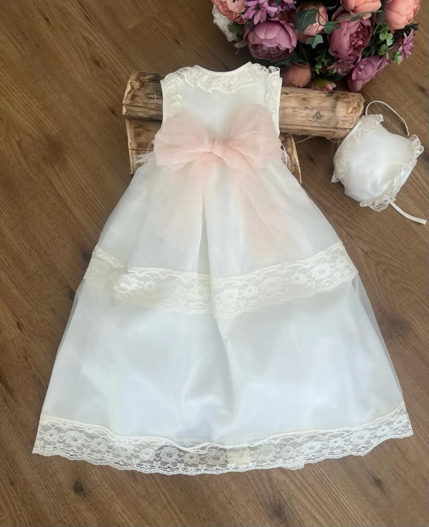Conjunto para bautizo. Faldon y capota talla 6 meses.