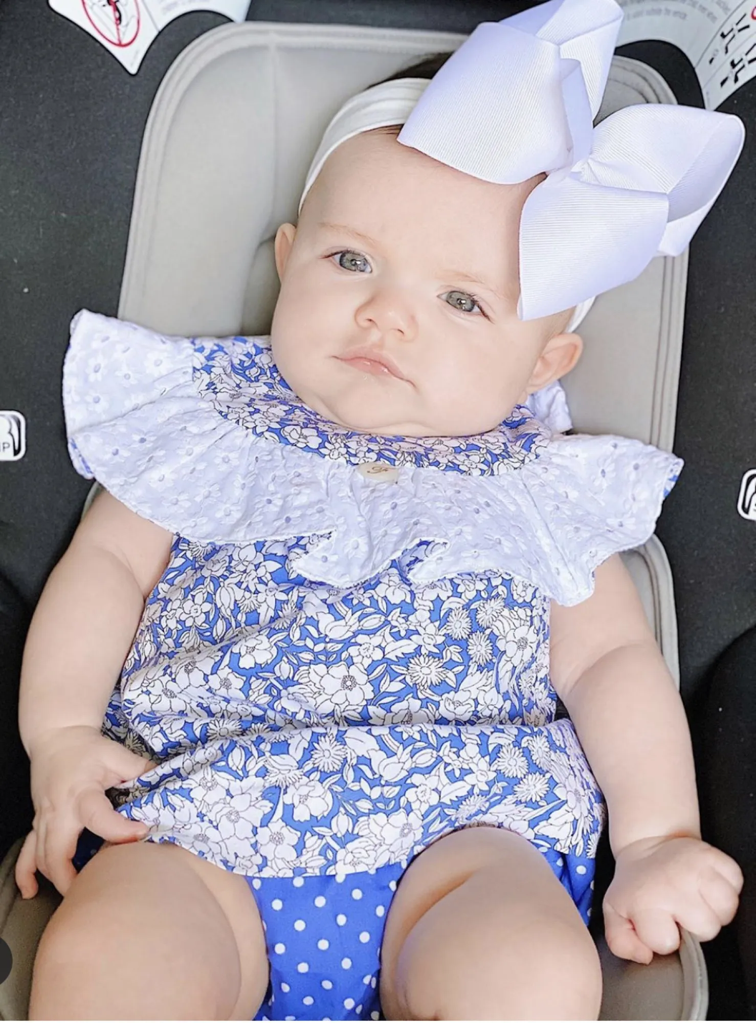 CONJUNTO PARA NIñA ESTAMPADO FLORES Y TOPOS, MARCA FOQUE. COLECCIóN PV