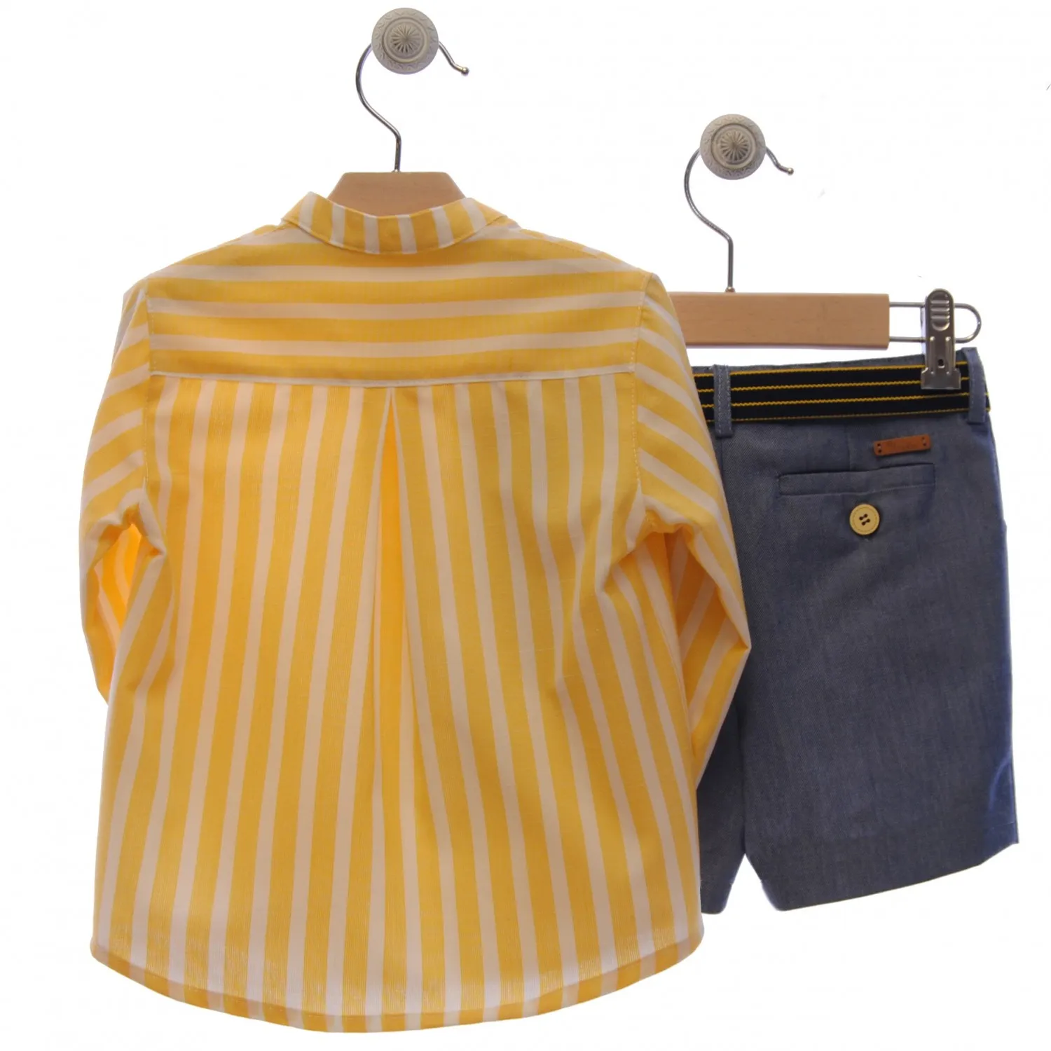 CONJUNTO PARA NIñO. BLUSA DE RAYAS Y PANTALóN AZUL JEANS. PVERANO