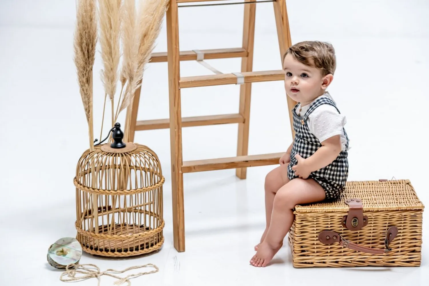 Conjunto para niño peto vichy negro y blusa de Cocote