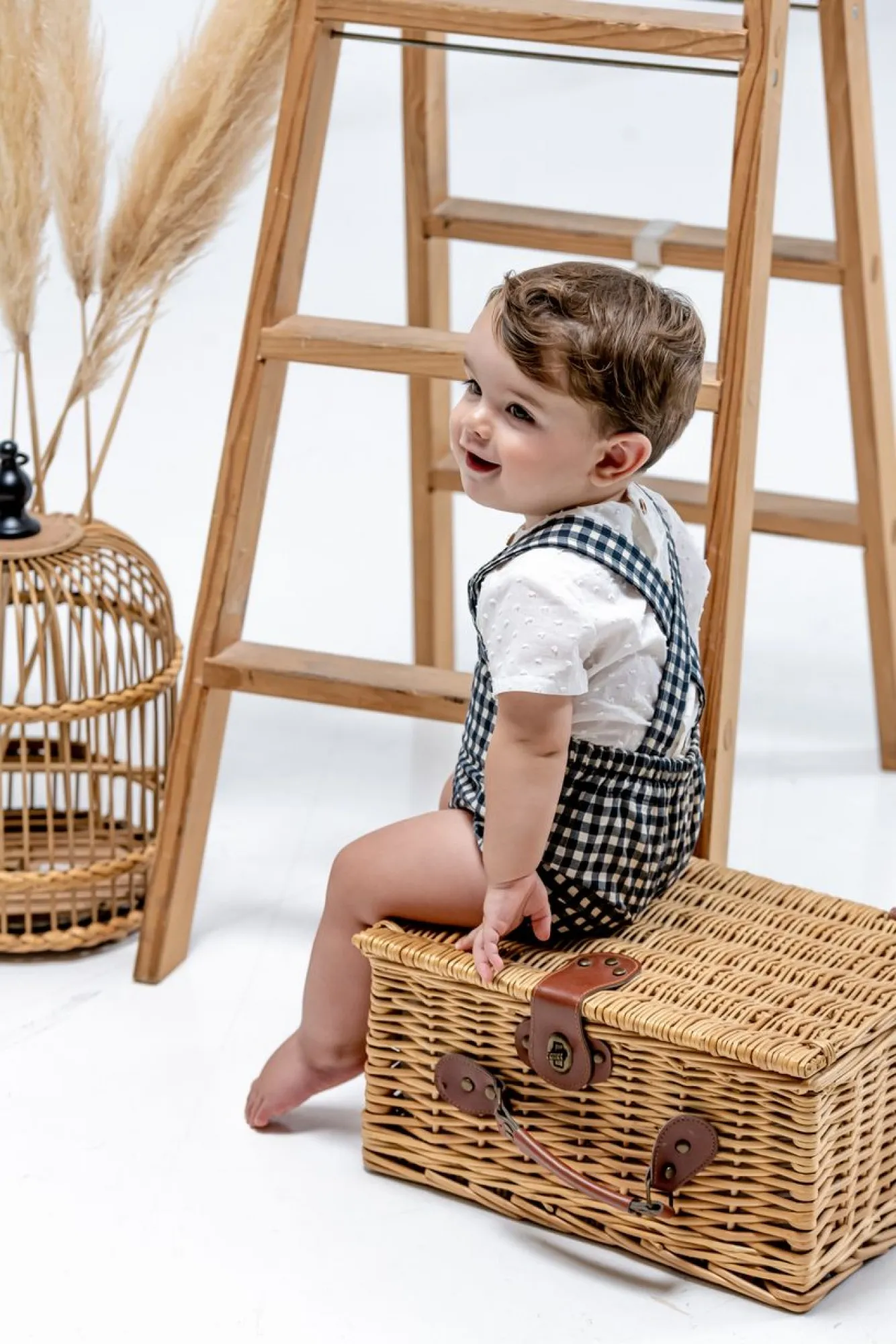 Conjunto para niño peto vichy negro y blusa de Cocote
