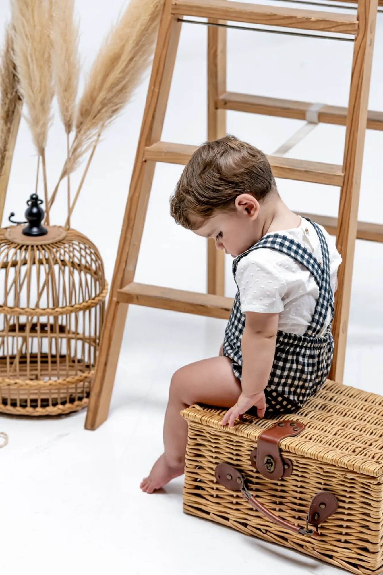 Conjunto para niño peto vichy negro y blusa de Cocote