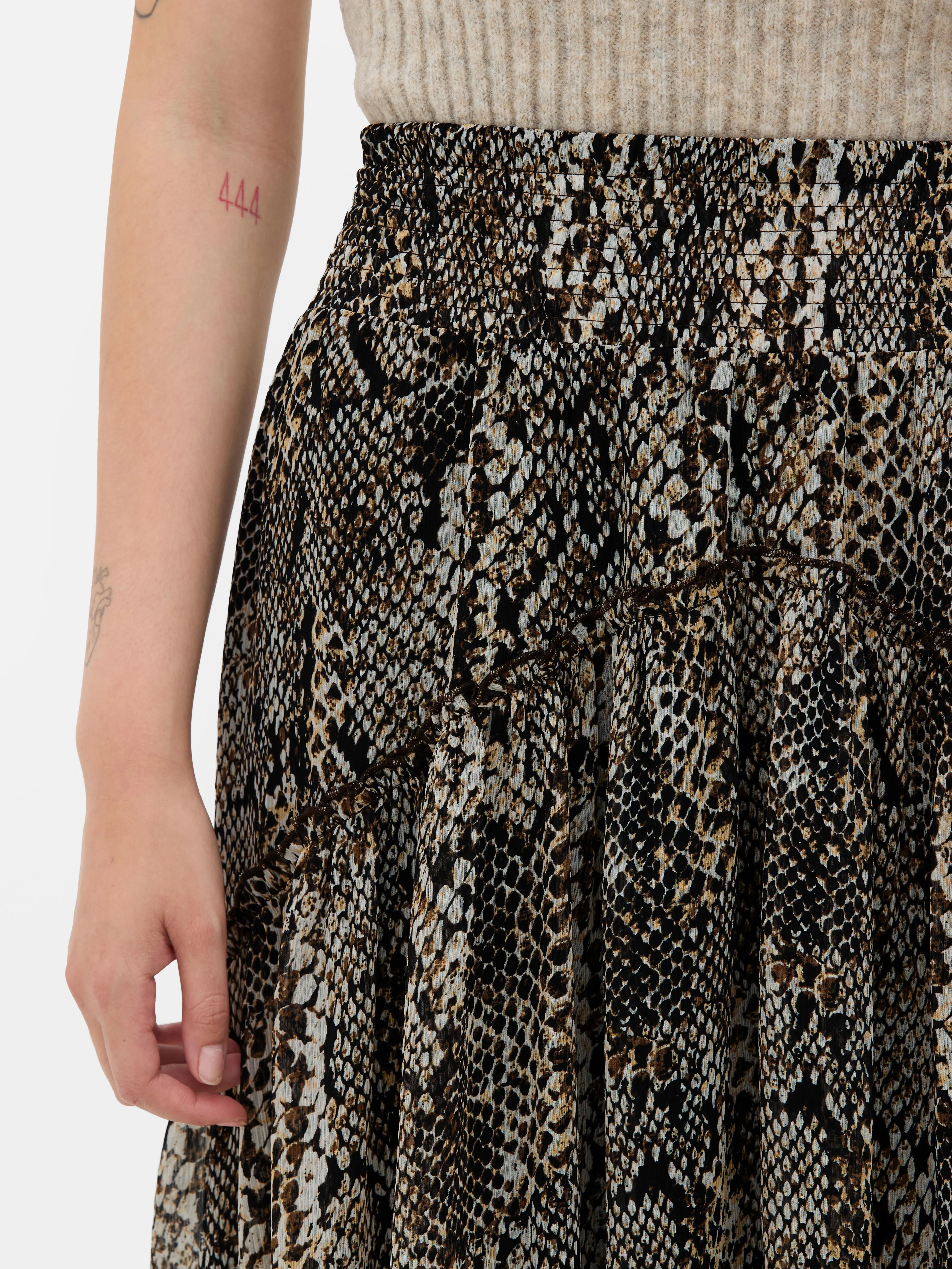 Falda larga de gasa con estampado de serpiente