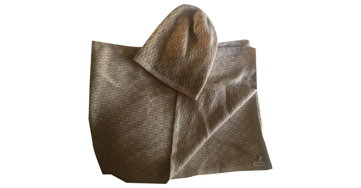 Hermès bufanda forrada Beige 