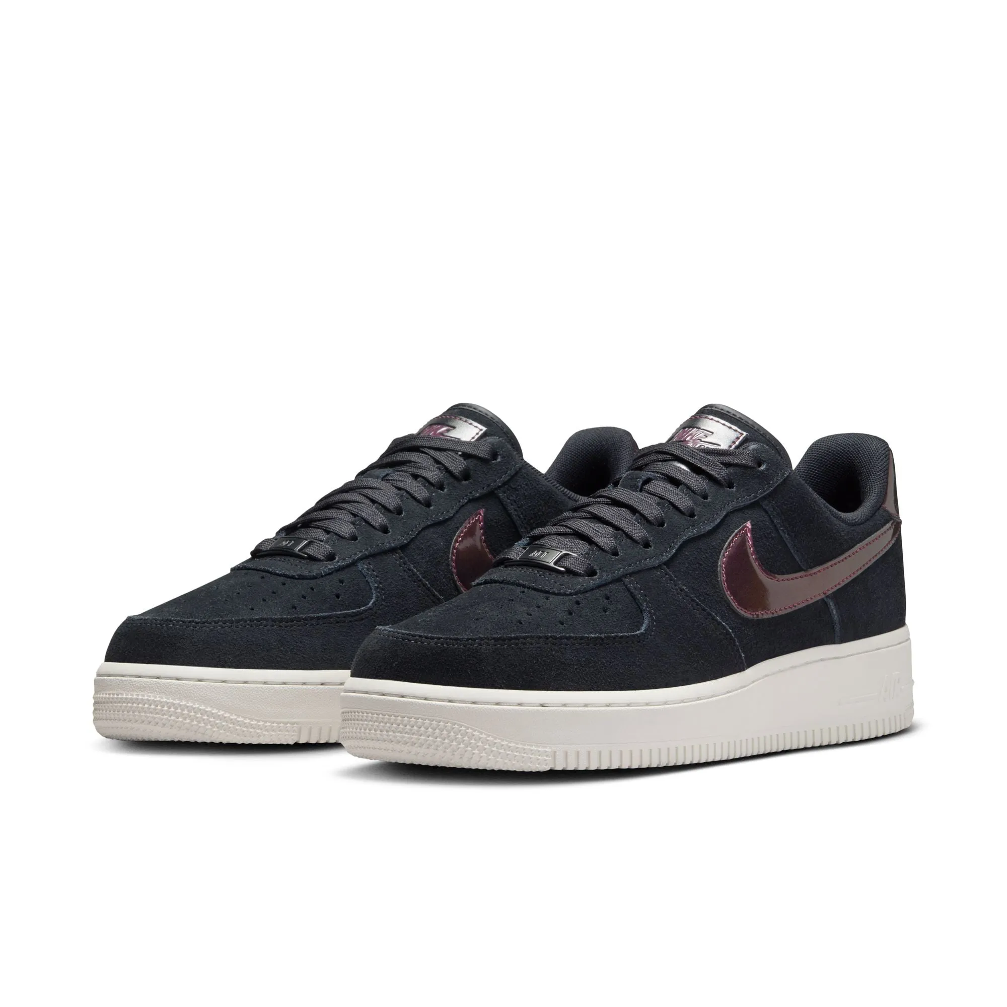 NIKE WOMEN AIR FORCE 1 '07 SE BLACK/BLACKSUMMIT WHITENIGHT MAROON