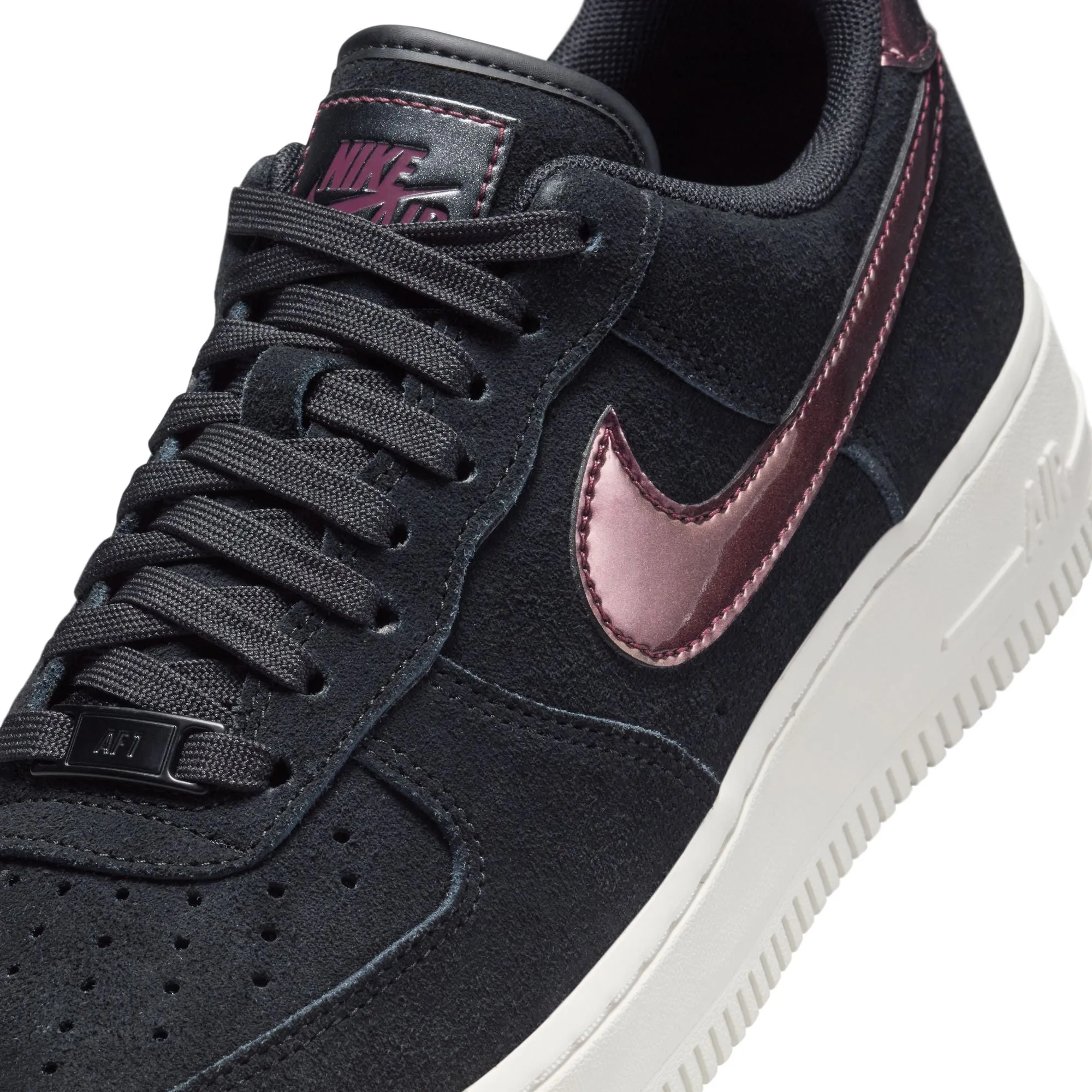 NIKE WOMEN AIR FORCE 1 '07 SE BLACK/BLACKSUMMIT WHITENIGHT MAROON