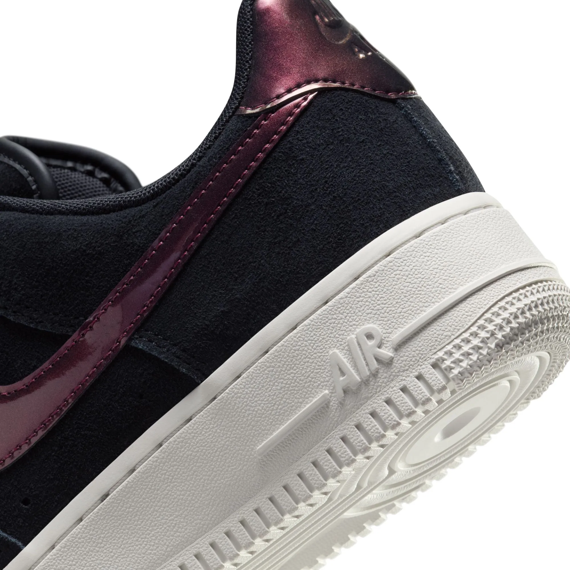 NIKE WOMEN AIR FORCE 1 '07 SE BLACK/BLACKSUMMIT WHITENIGHT MAROON