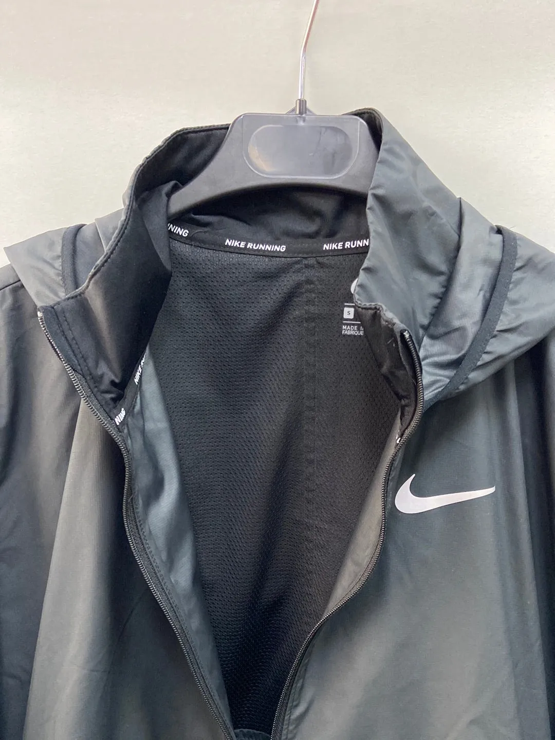 NIKE.Cortavientos impermeable T.s