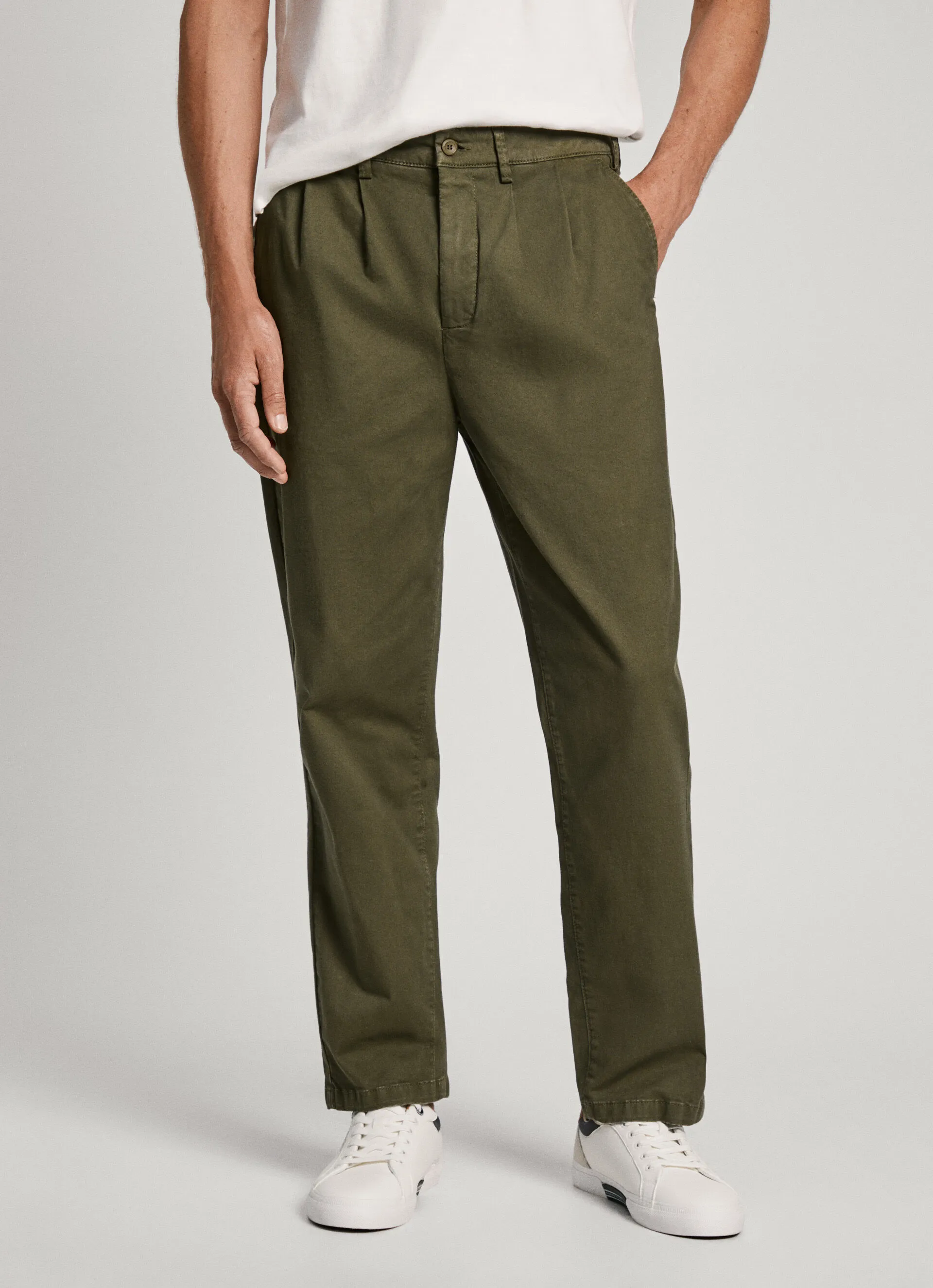 pantalón chino fit relaxed