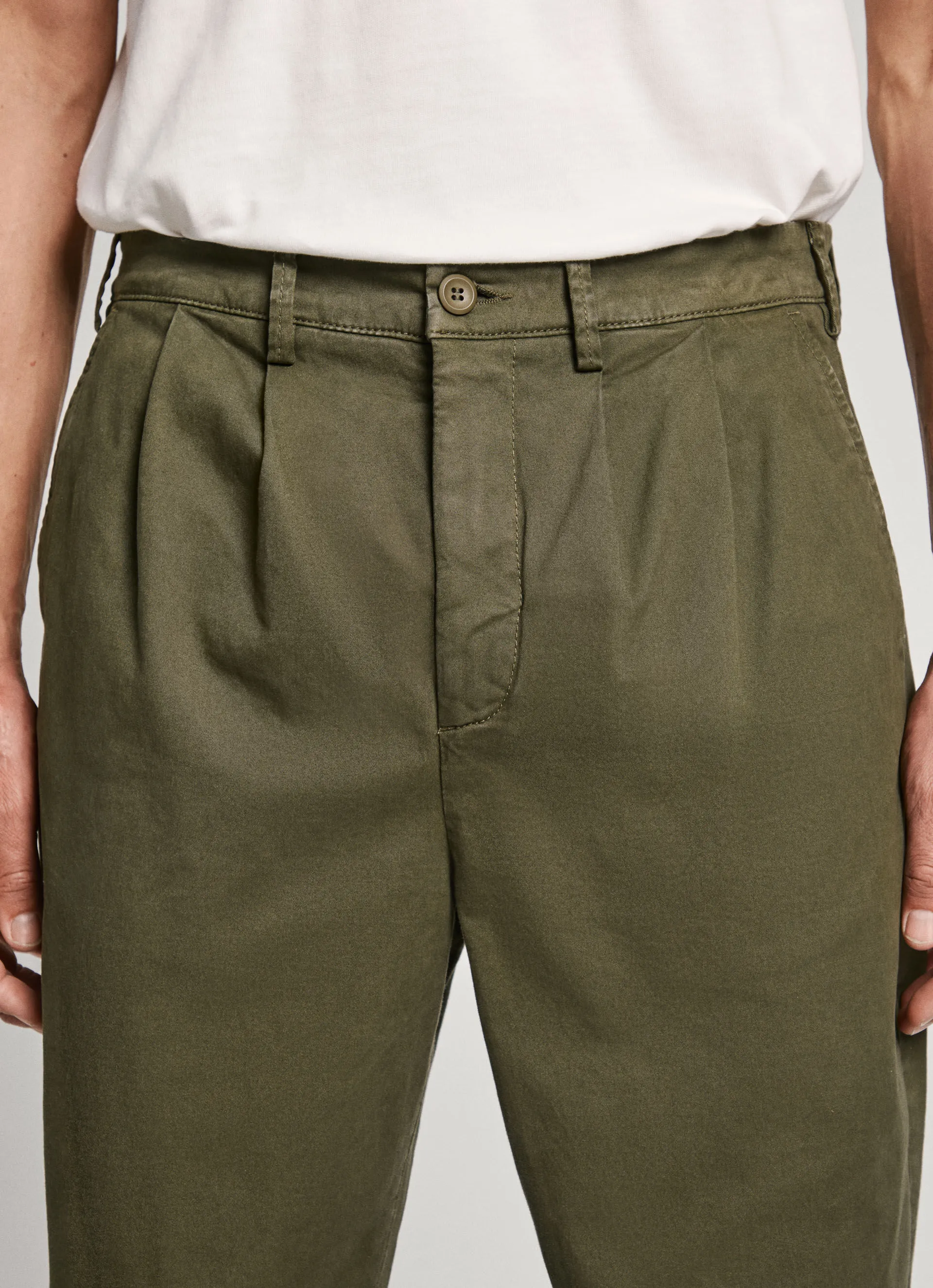 pantalón chino fit relaxed
