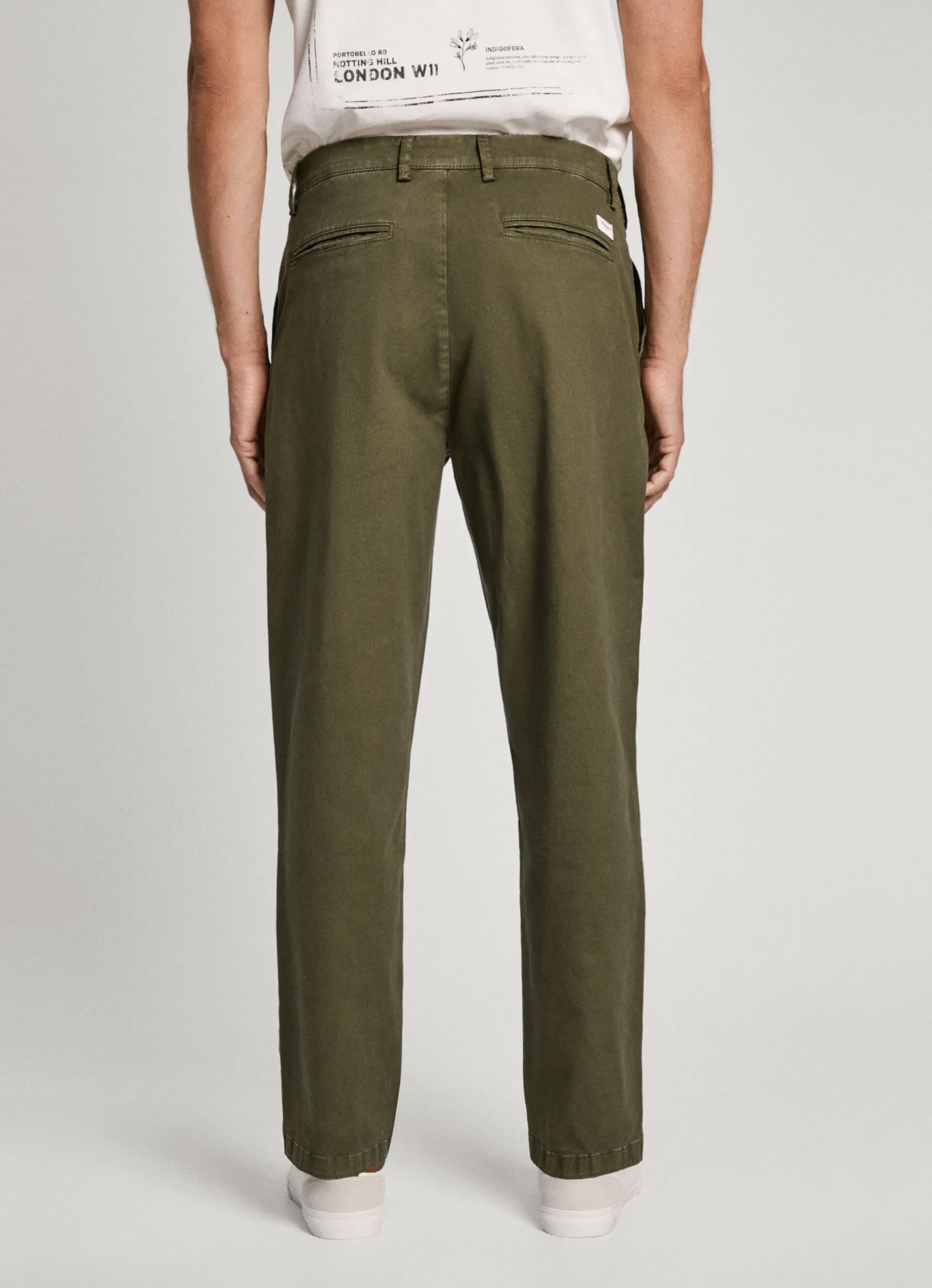 pantalón chino fit relaxed