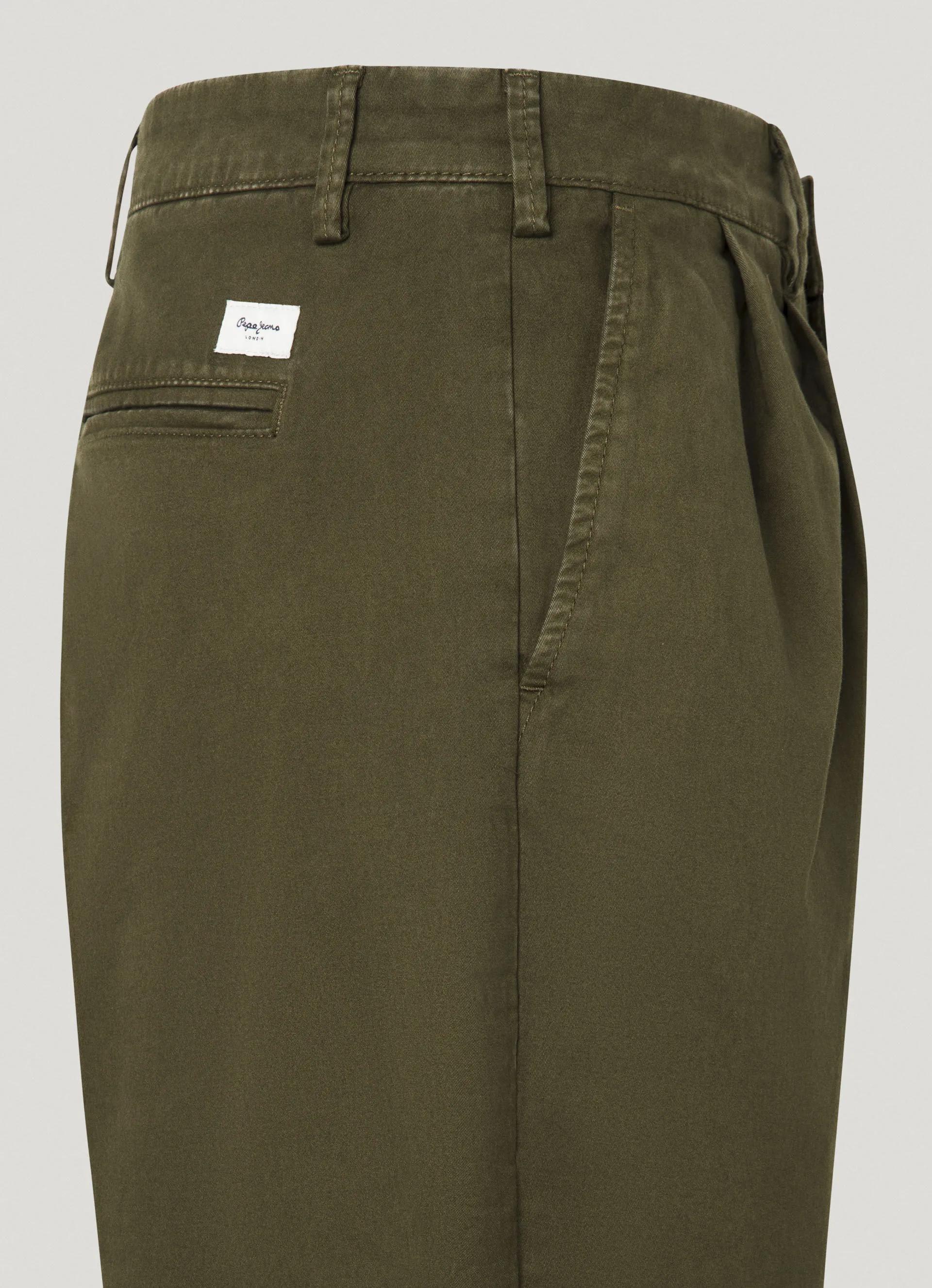 pantalón chino fit relaxed