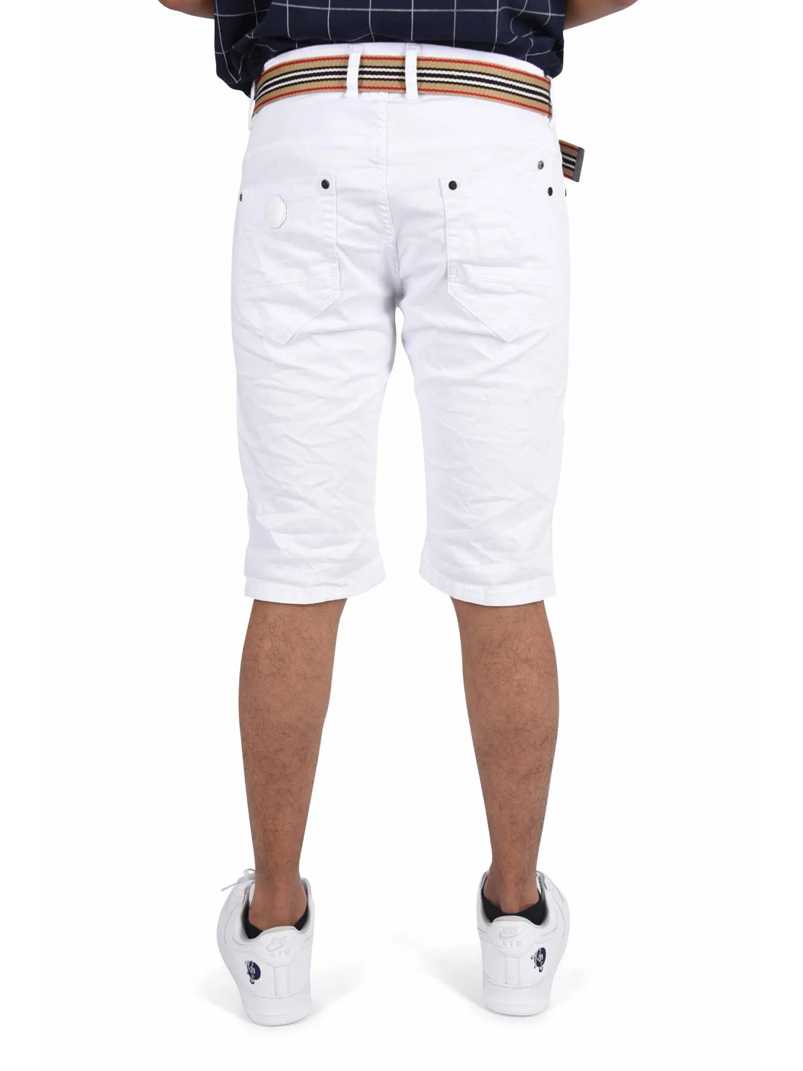 Pantalón corto con cinturón beige incluido