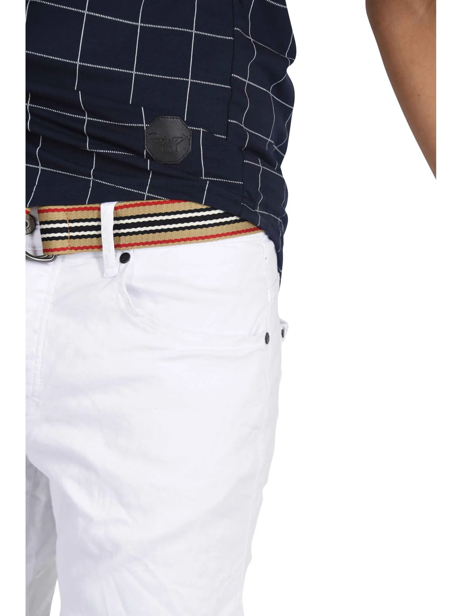 Pantalón corto con cinturón beige incluido