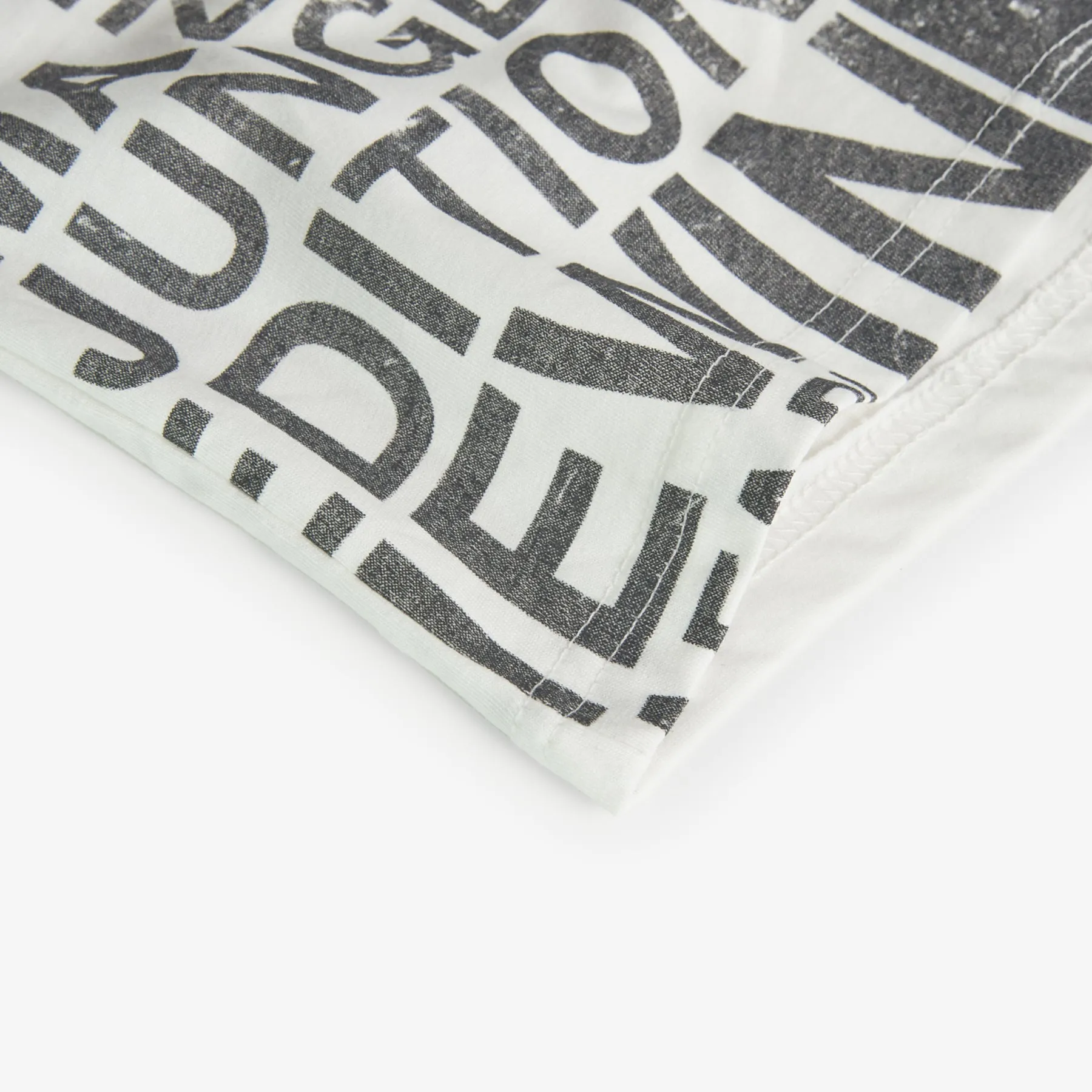 Playera Blanca Estampado “W” Para Niño BOBOLI