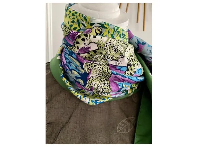 Plaza sublime Hermès "Sichuan" Verde Púrpura 