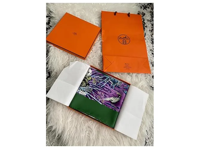 Plaza sublime Hermès "Sichuan" Verde Púrpura 