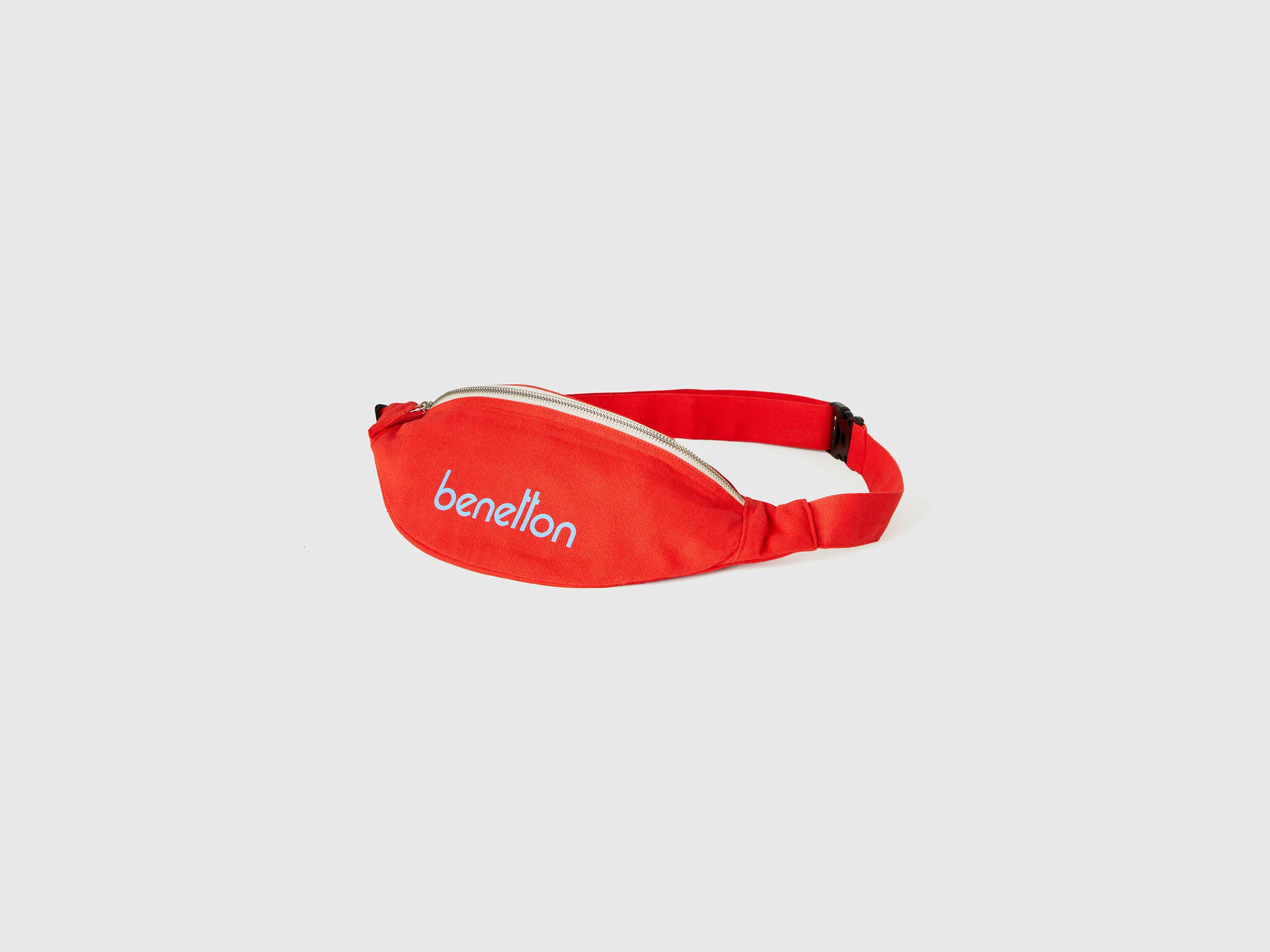 Red pouch in pure cotton
