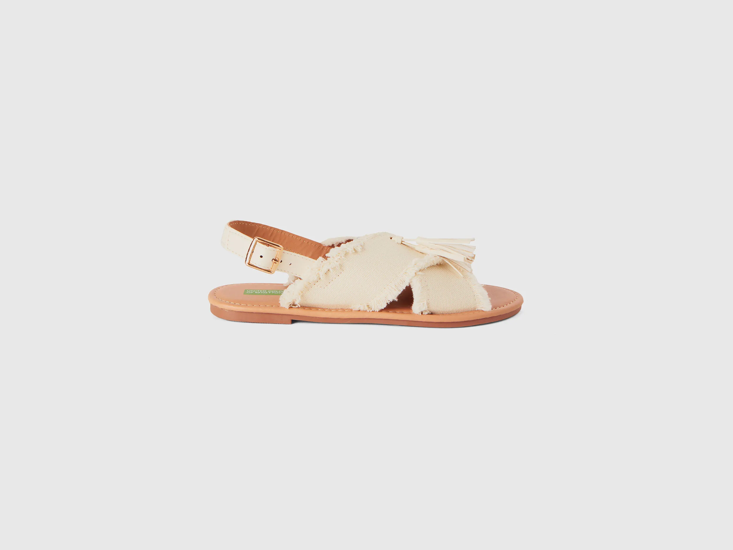 Sandalias planas con bolas