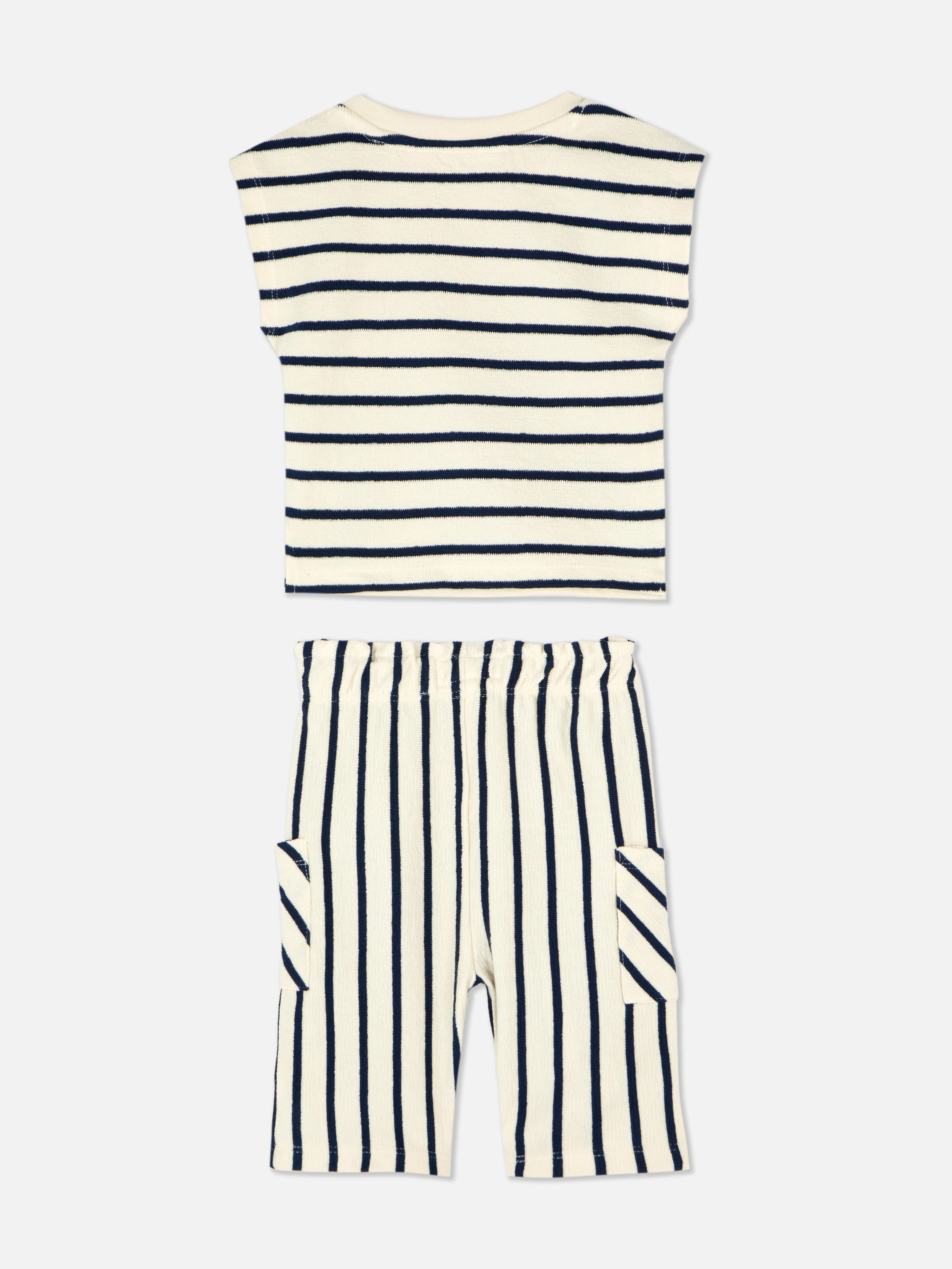 Set de pantalones cortos y camiseta a rayas