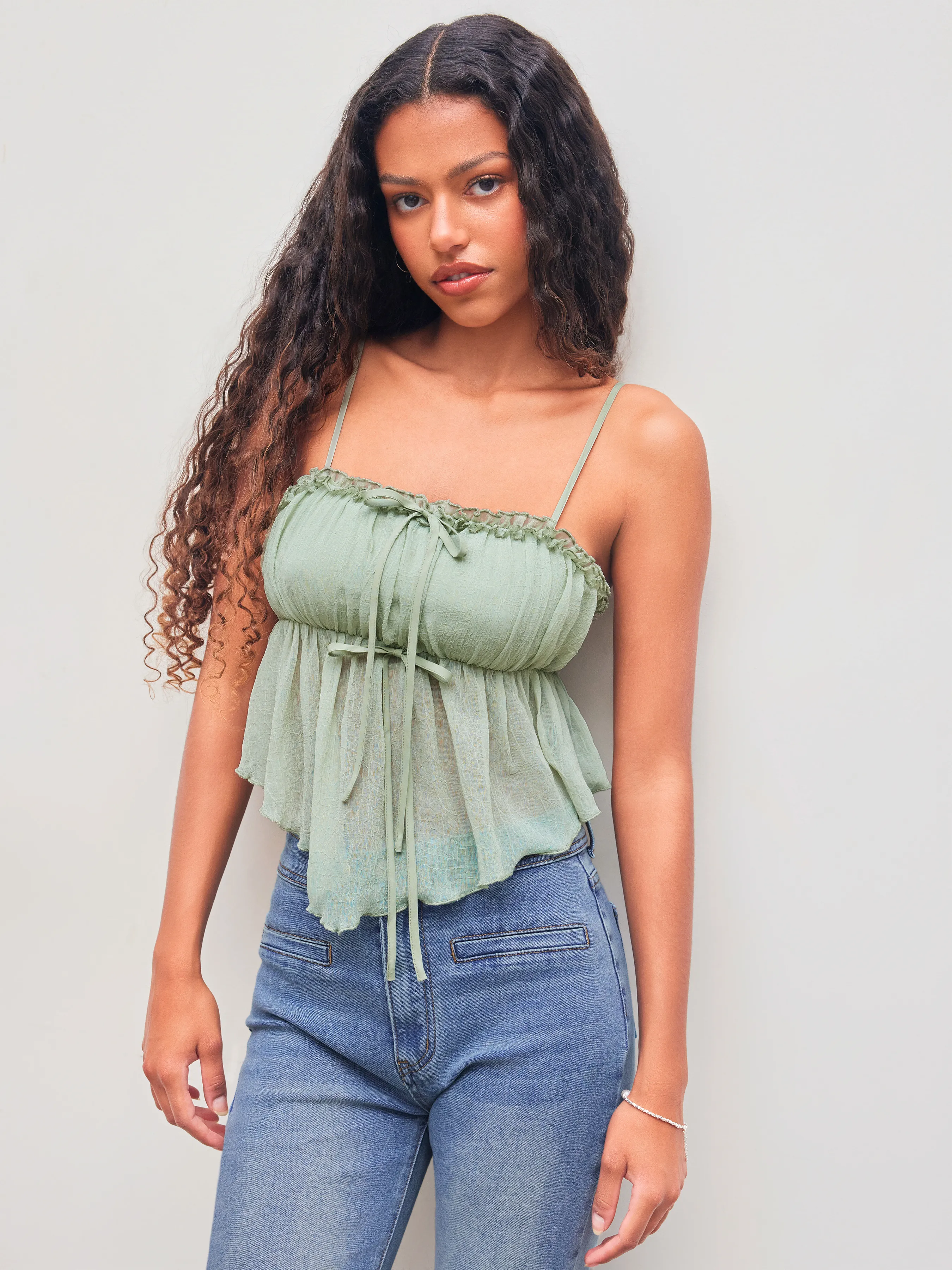 Top Cami Corto Anudado de Gasa con Cuello Cuadrado y Ribete de Lechuga Sólido