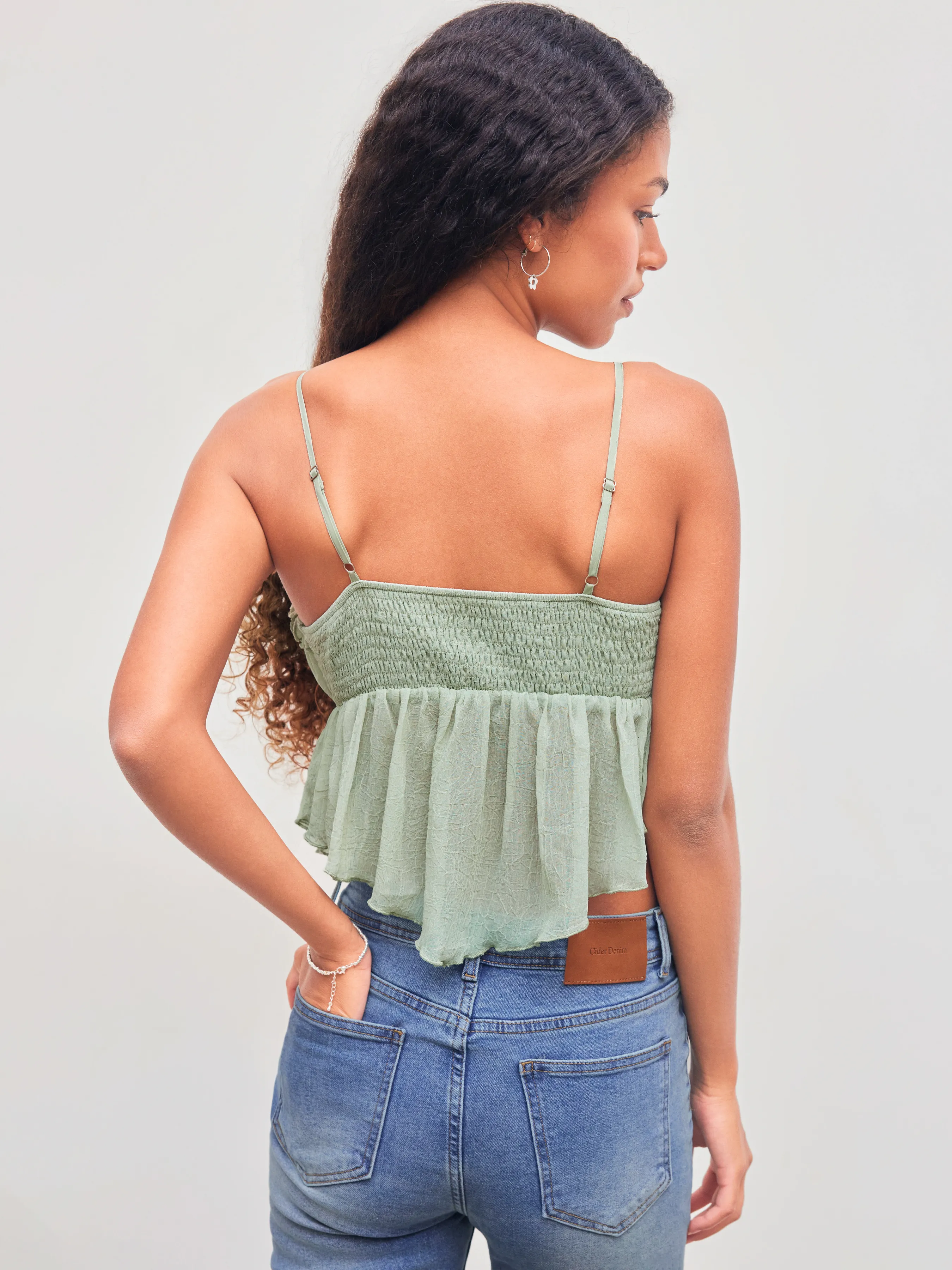Top Cami Corto Anudado de Gasa con Cuello Cuadrado y Ribete de Lechuga Sólido
