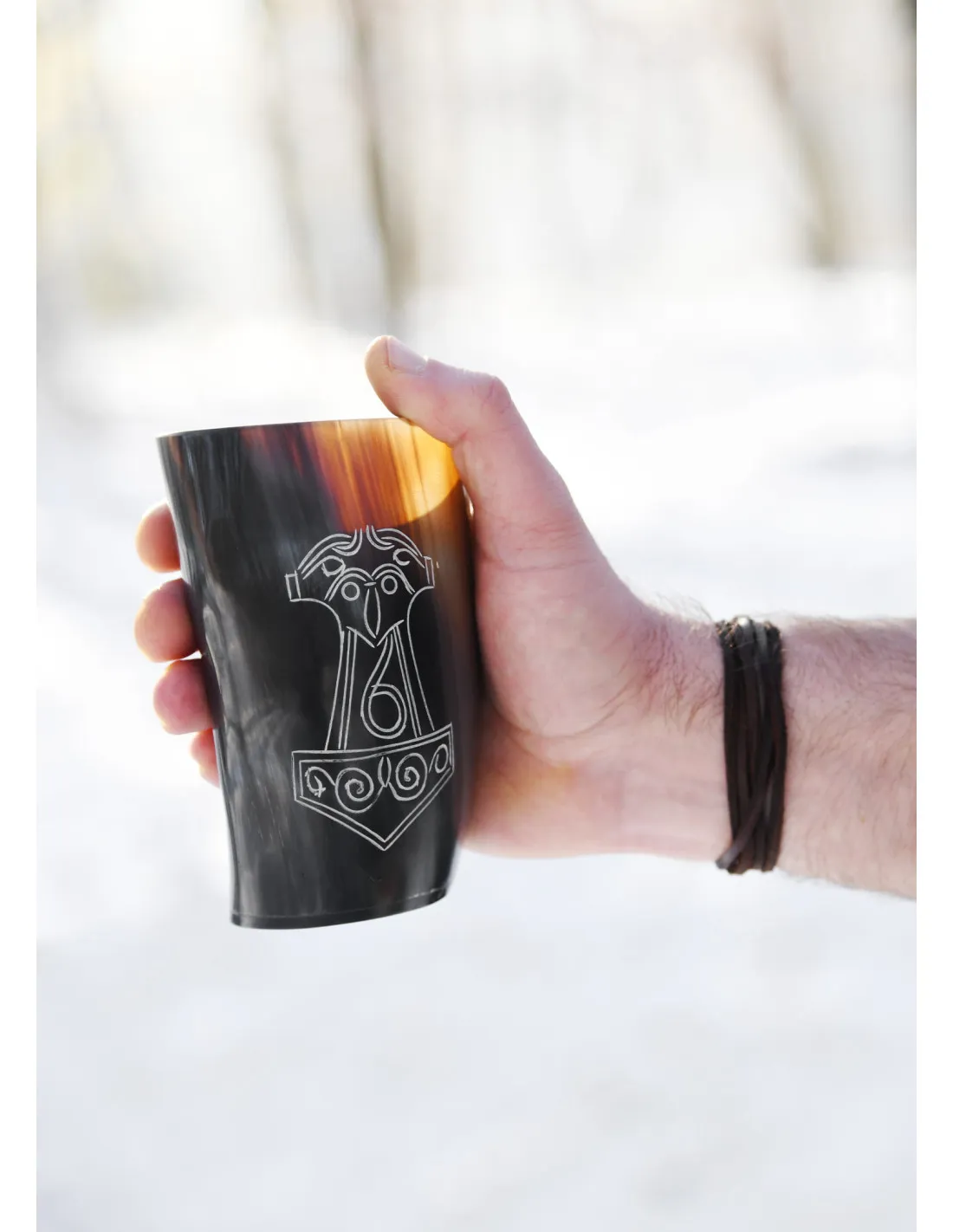 VASO VIKINGO MJöLNIR DE THOR EN CUERNO DE BúFALO (150250 ML.)