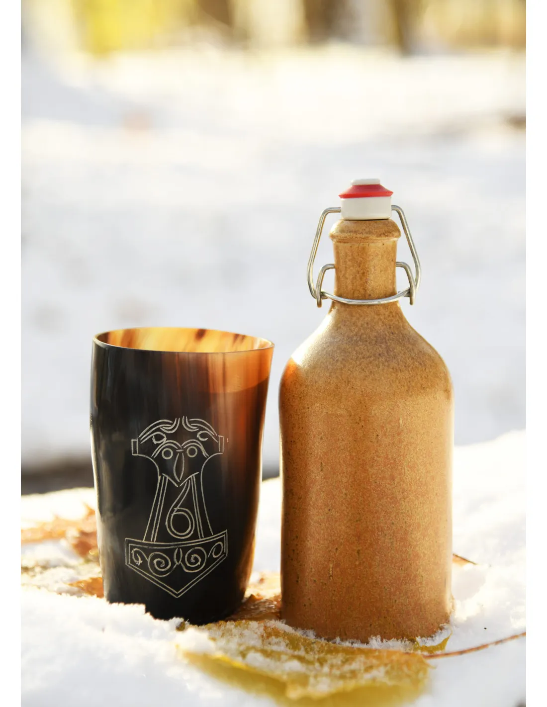 VASO VIKINGO MJöLNIR DE THOR EN CUERNO DE BúFALO (150250 ML.)