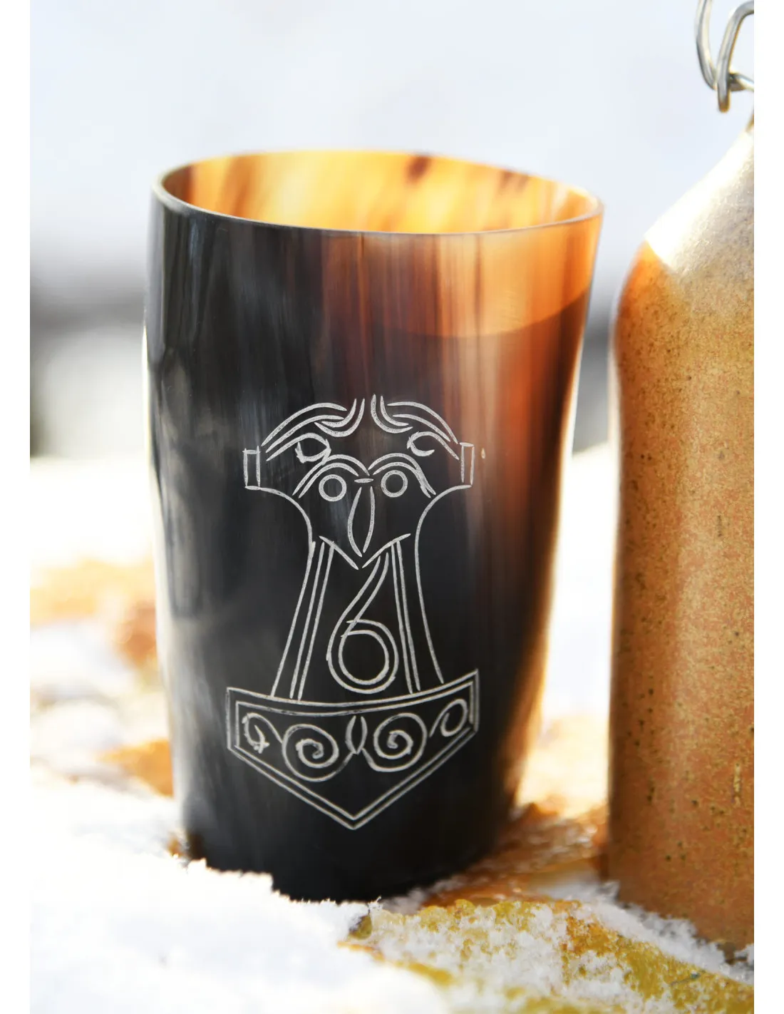 VASO VIKINGO MJöLNIR DE THOR EN CUERNO DE BúFALO (150250 ML.)