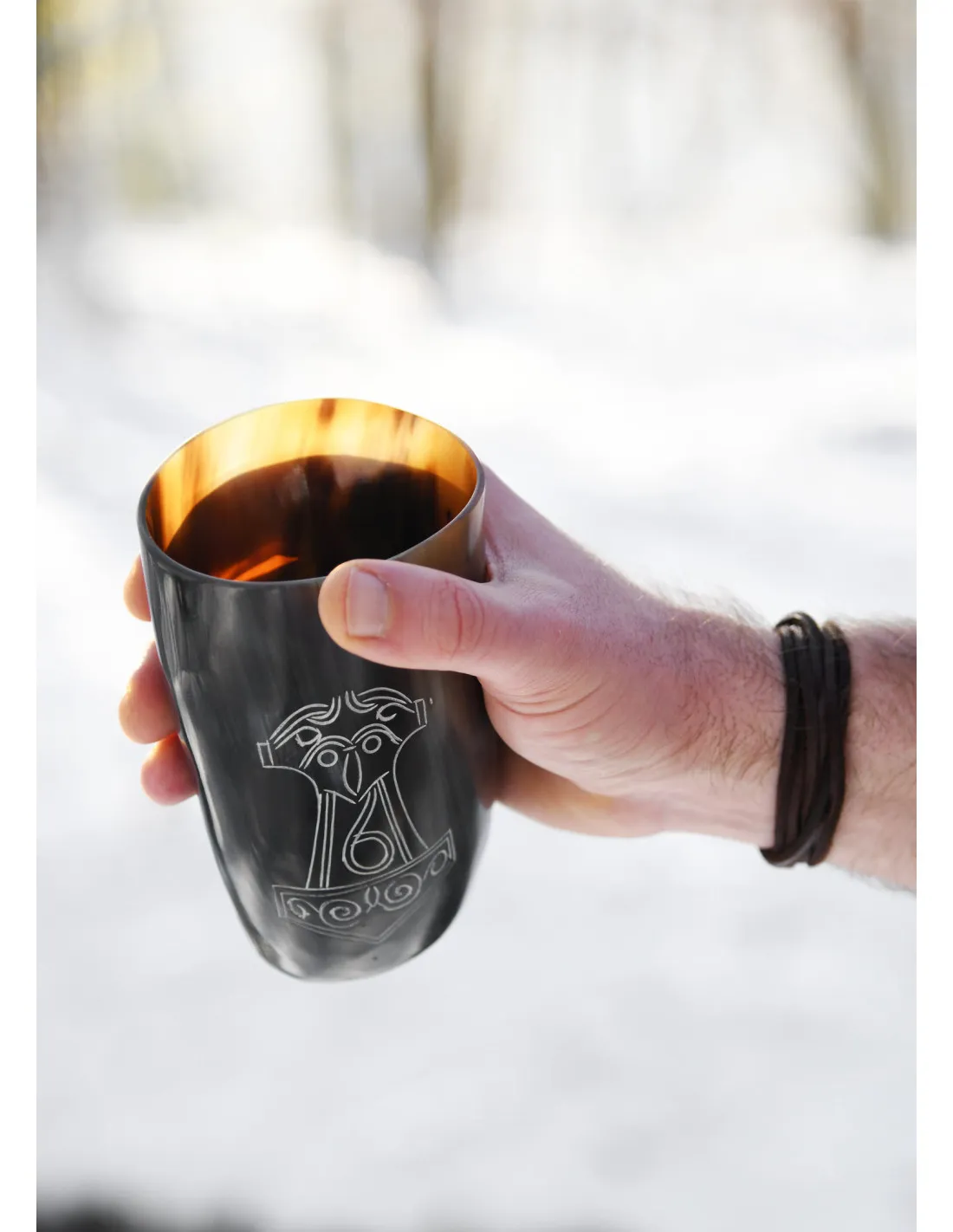 VASO VIKINGO MJöLNIR DE THOR EN CUERNO DE BúFALO (150250 ML.)